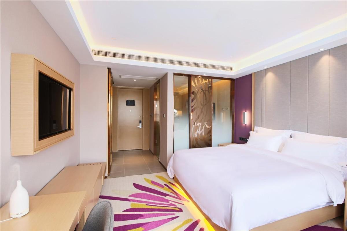 Deluxe King Size Bed Room