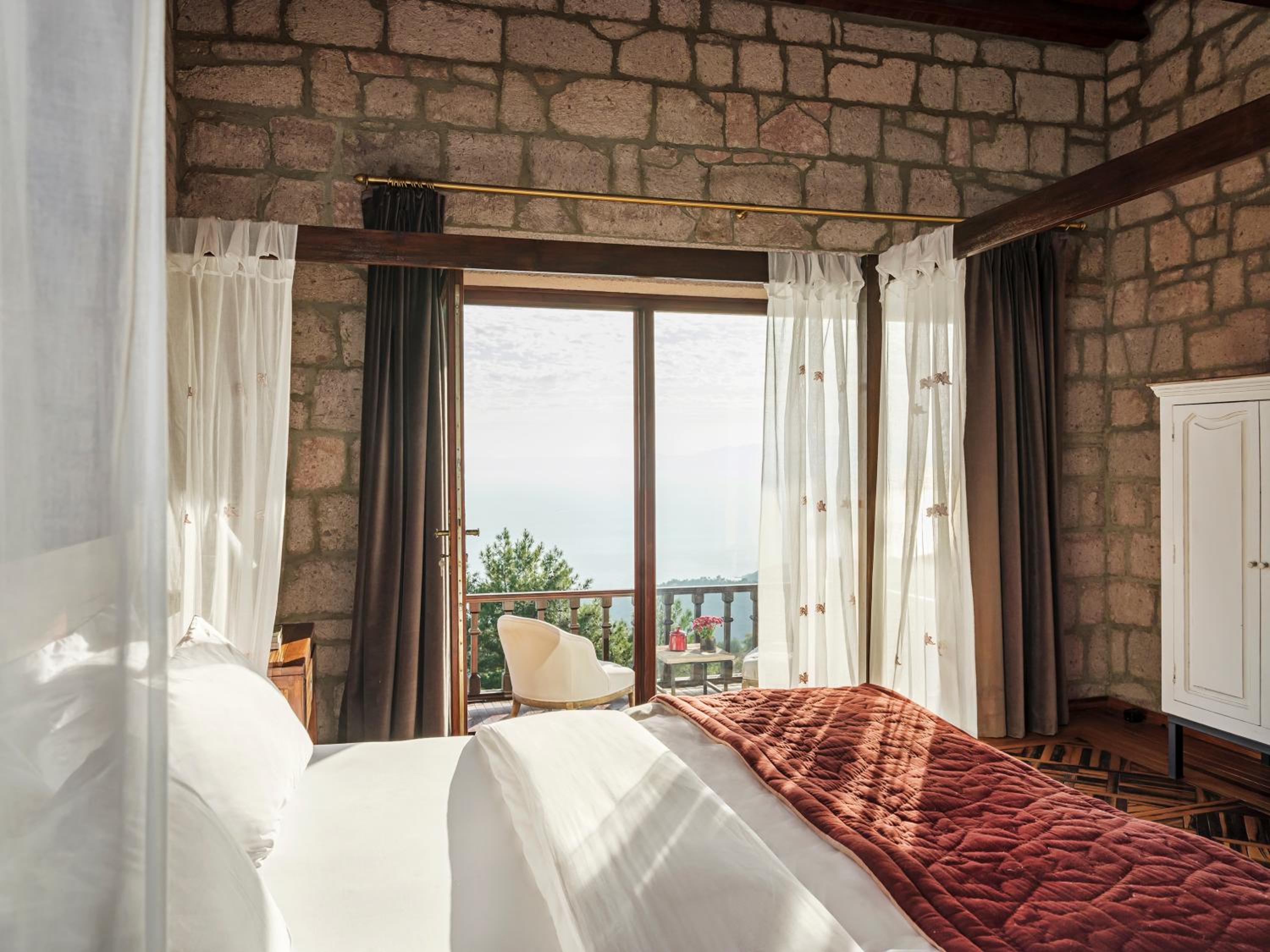 Deluxe Double Room with Balcony and Sea View - Photo 7