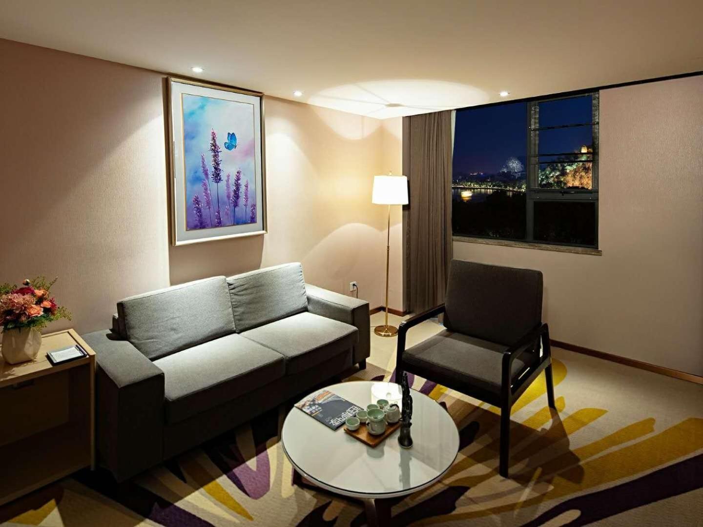 Deluxe Suite photo 3