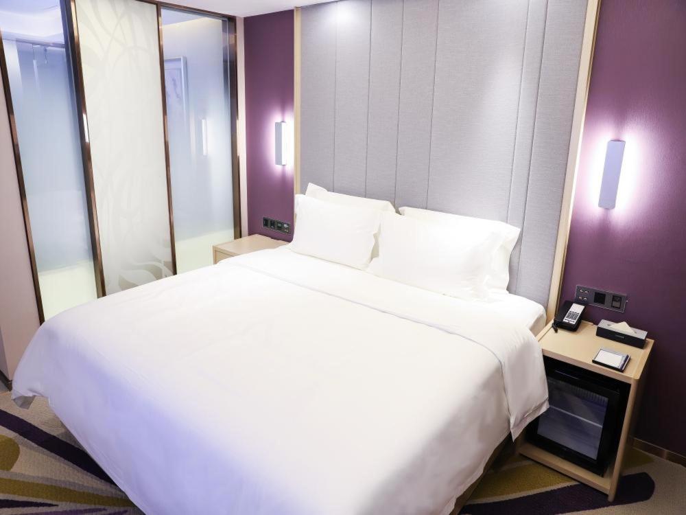 Deluxe King size bed Room - Photo 2