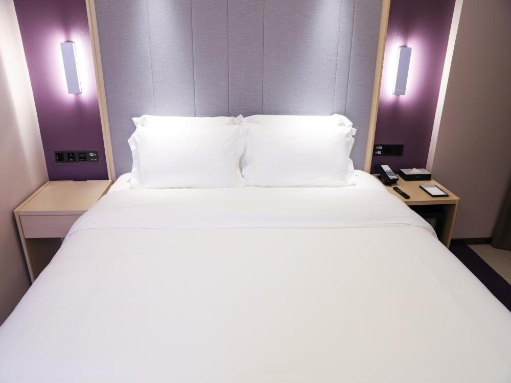 Deluxe Suite - Photo 5