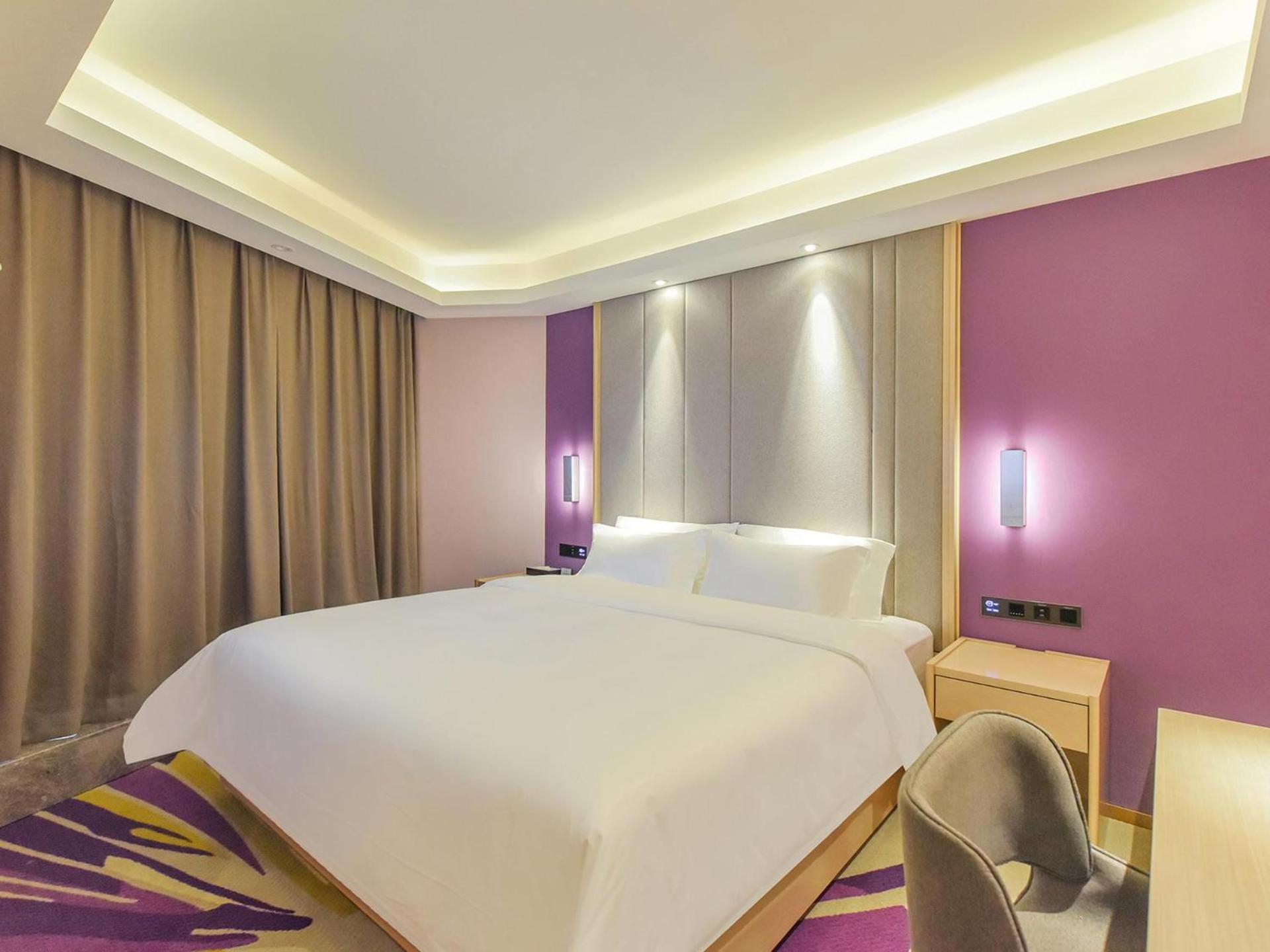 Deluxe King size bed Room photo 3