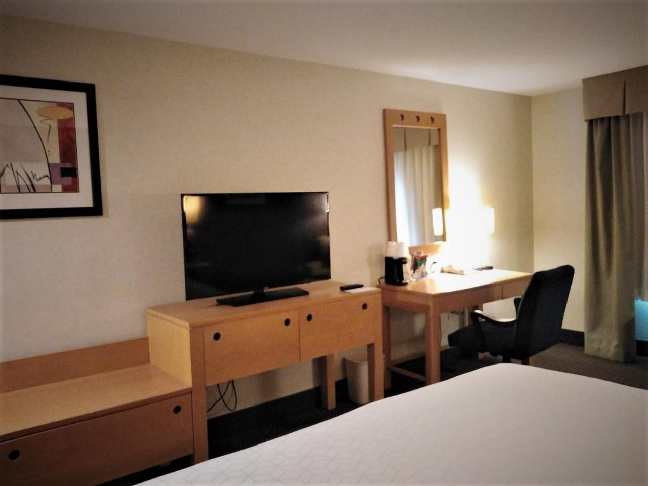 Standard King Room - Photo 2