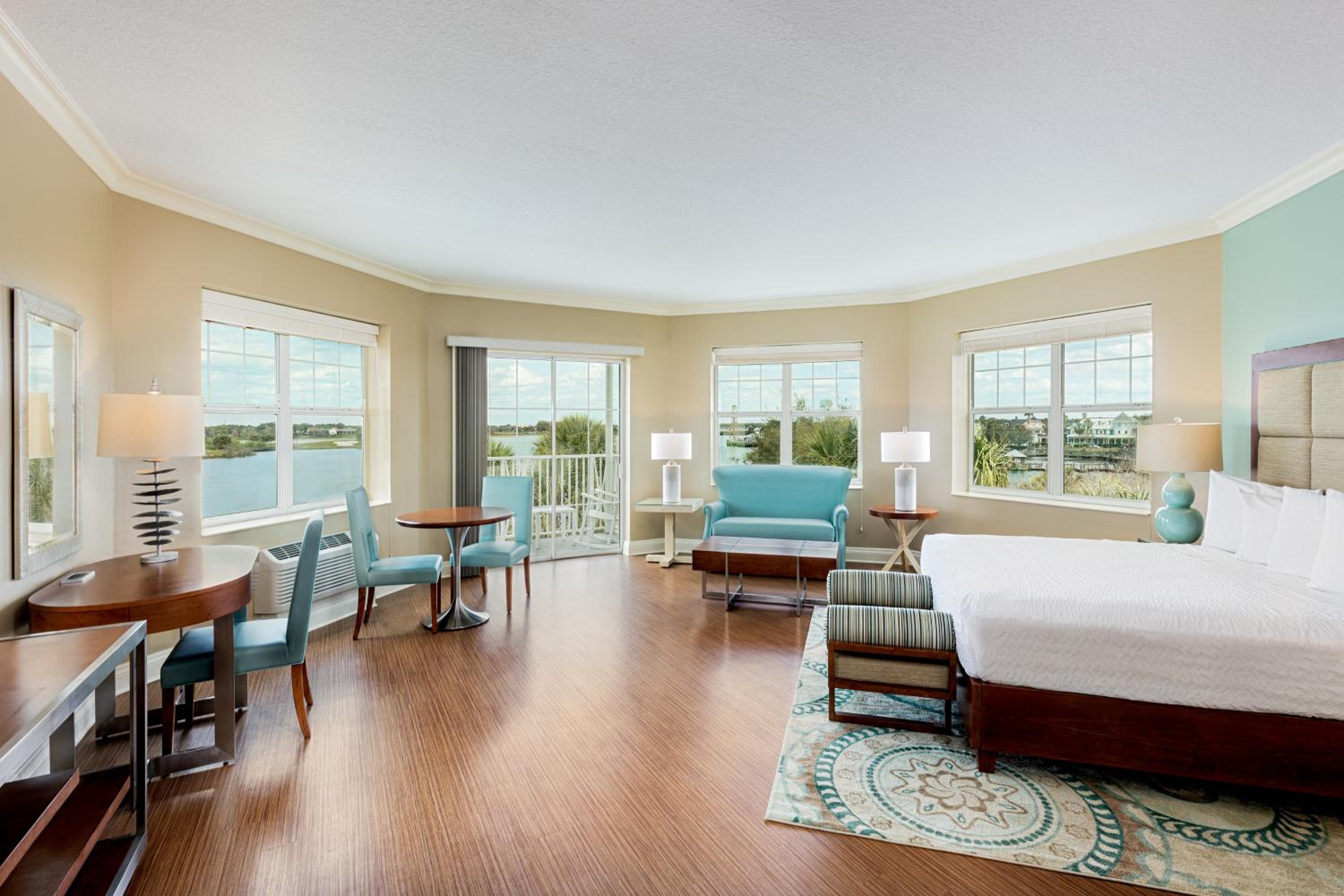 Executive Suite - Photo 1