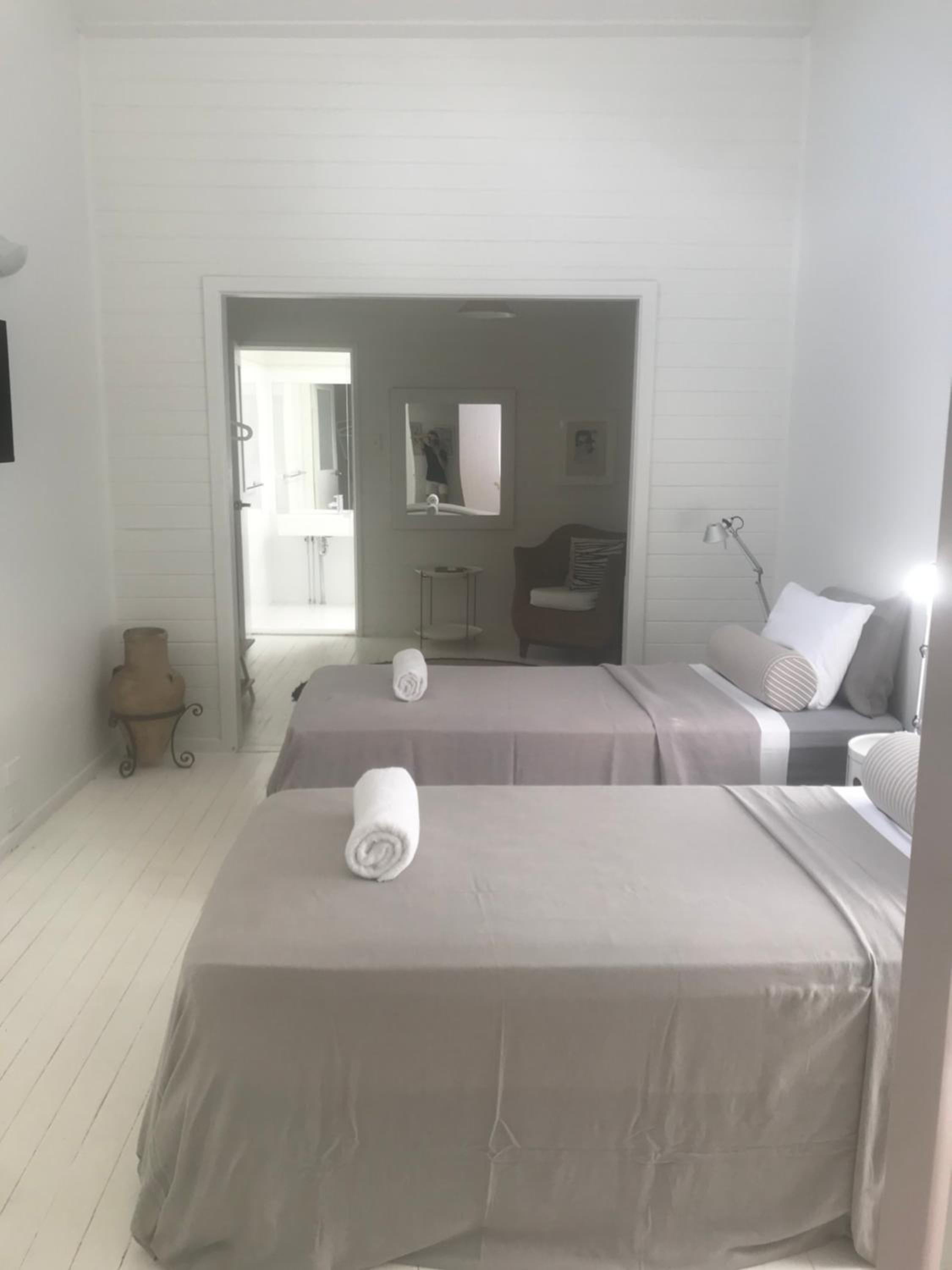 Superior King Room with Private Bathroom thumbnail 5