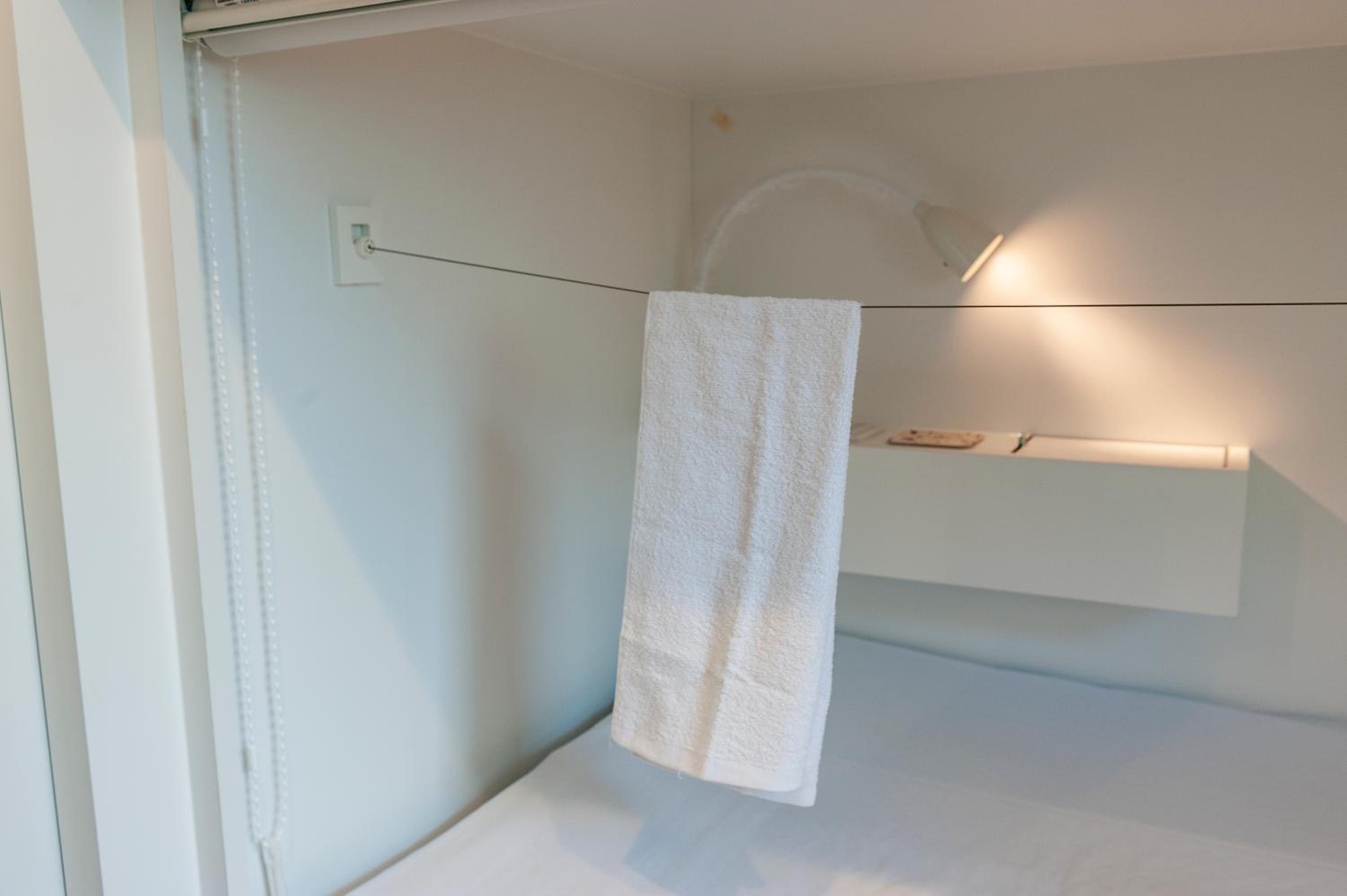 Standard Twin Room with Shared Bathroom photo 2