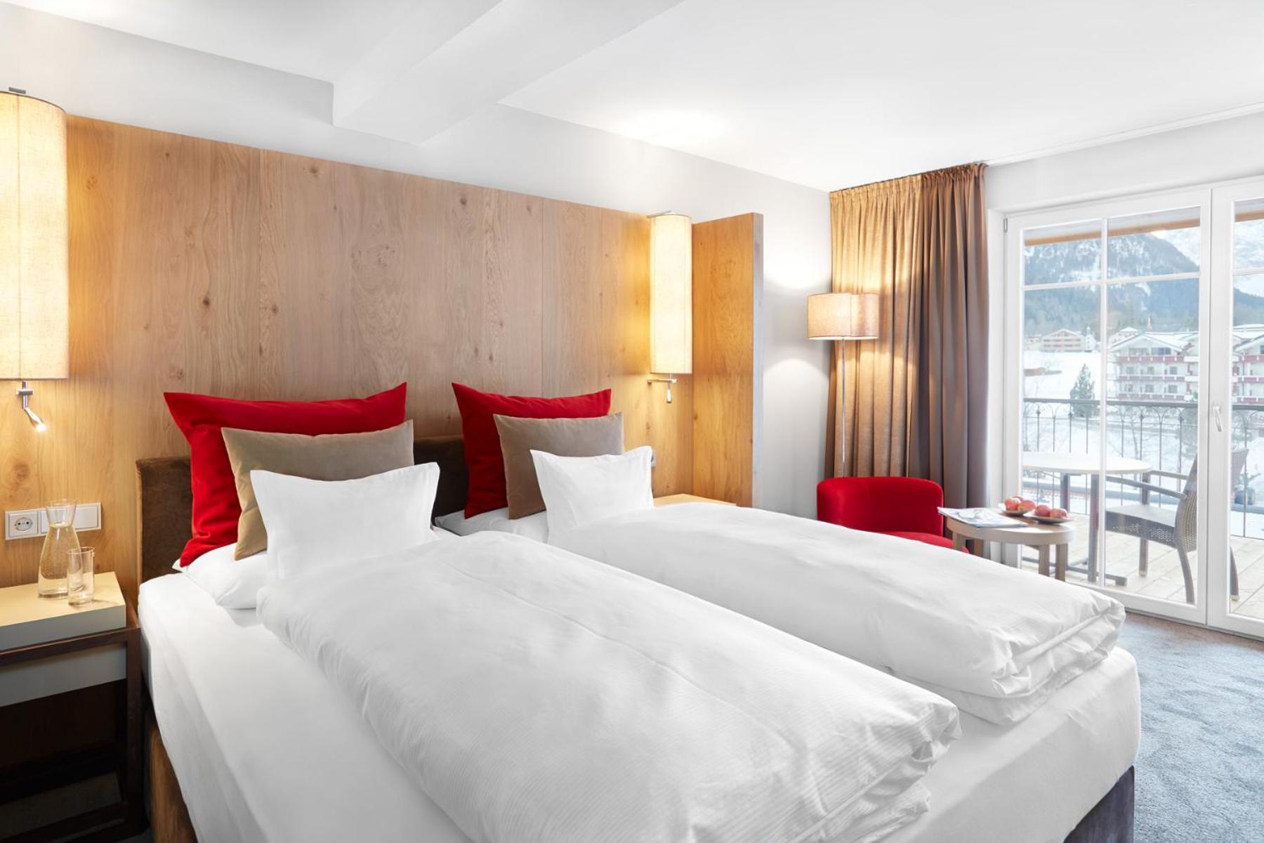 Superior Double Room with Mountain View - Photo 2