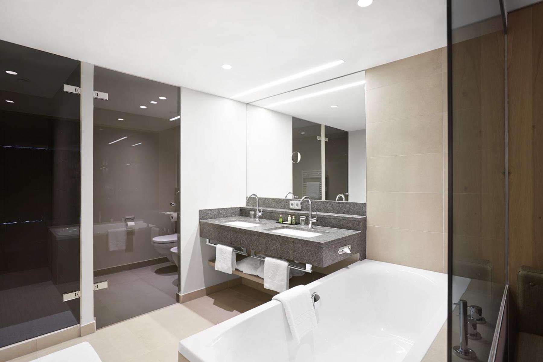 Superior Double Room with Mountain View - Photo 3