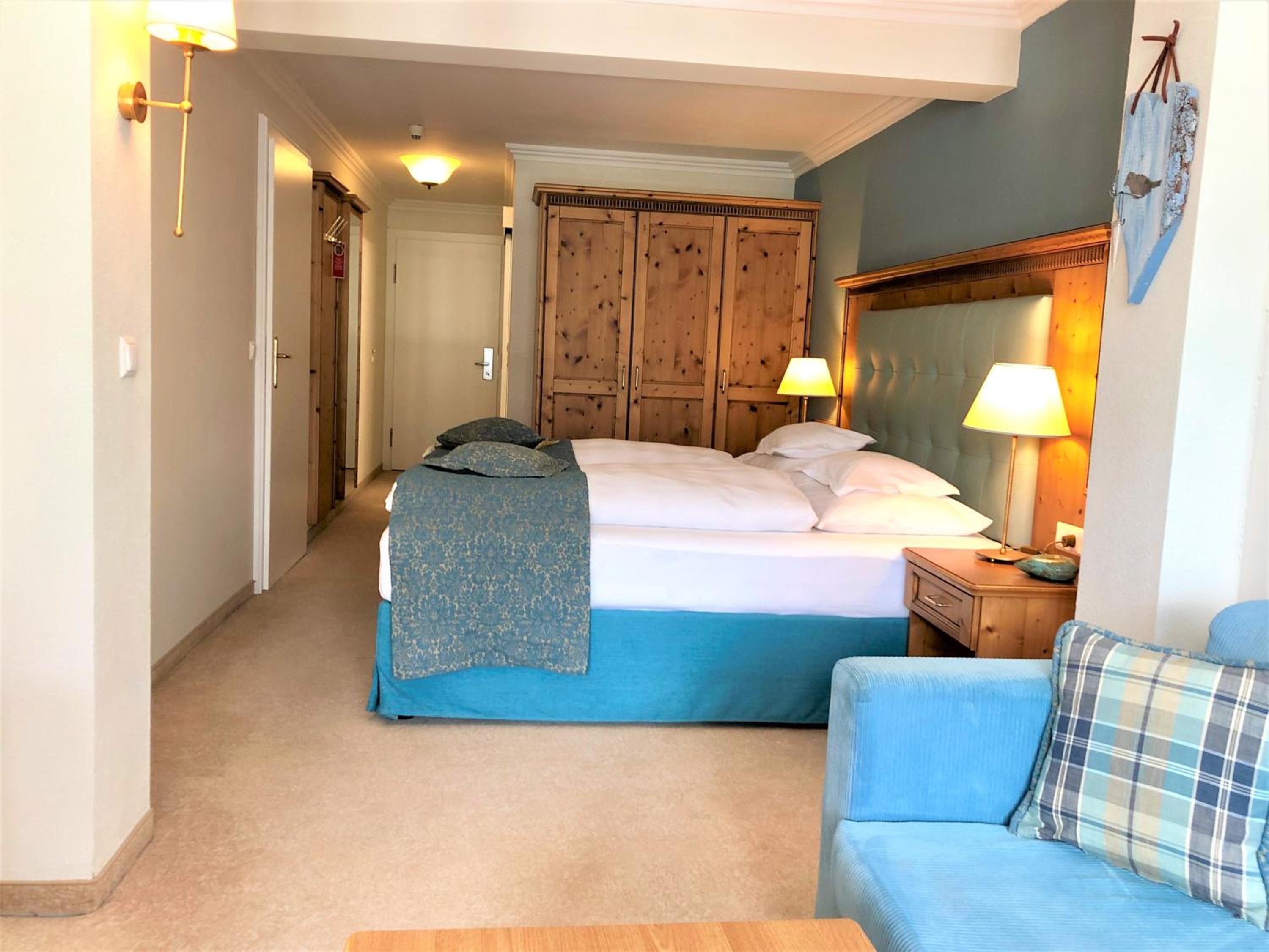 Deluxe Double Room with Lake View - Photo 1