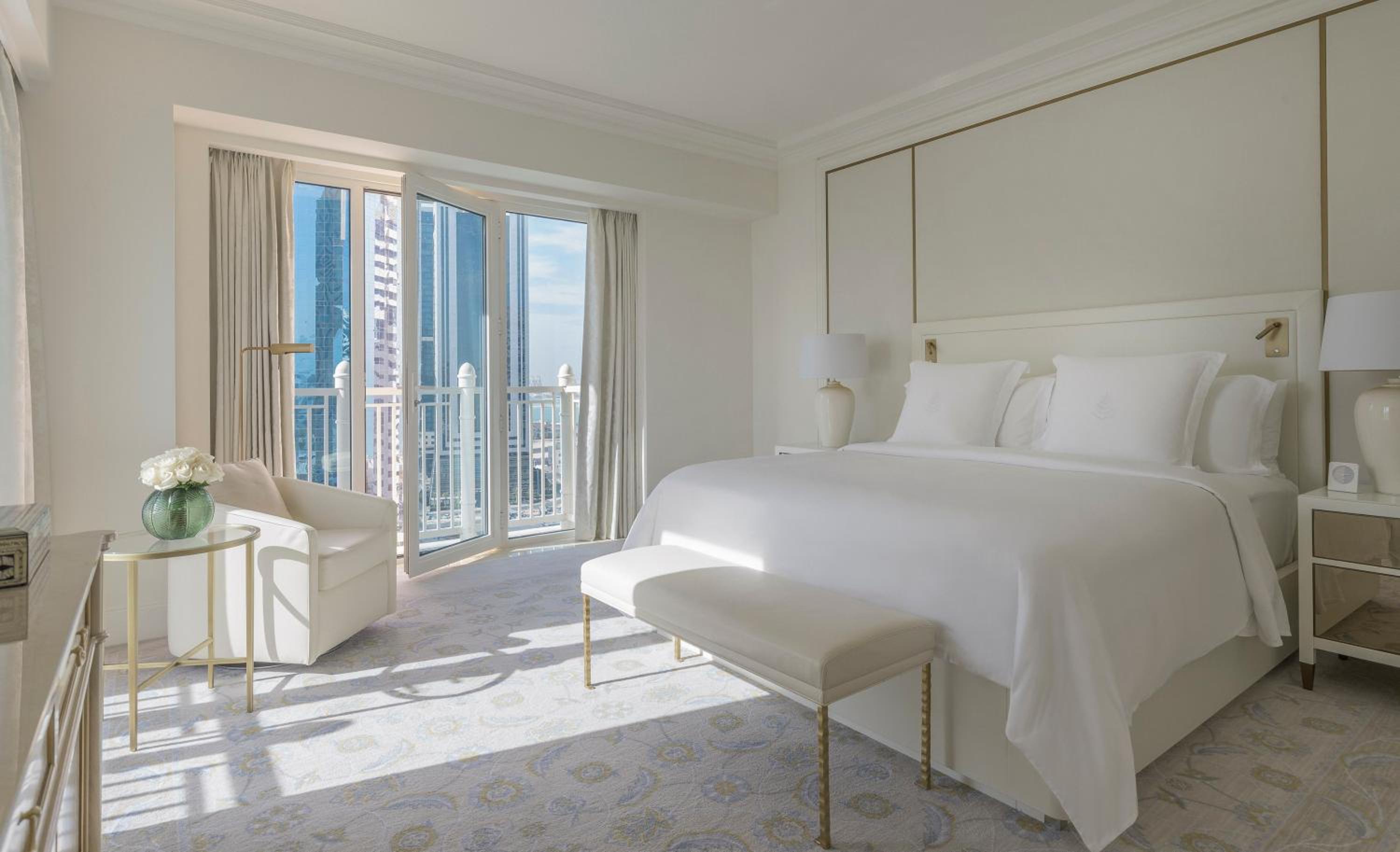 Four Seasons Executive King Suite photo 3