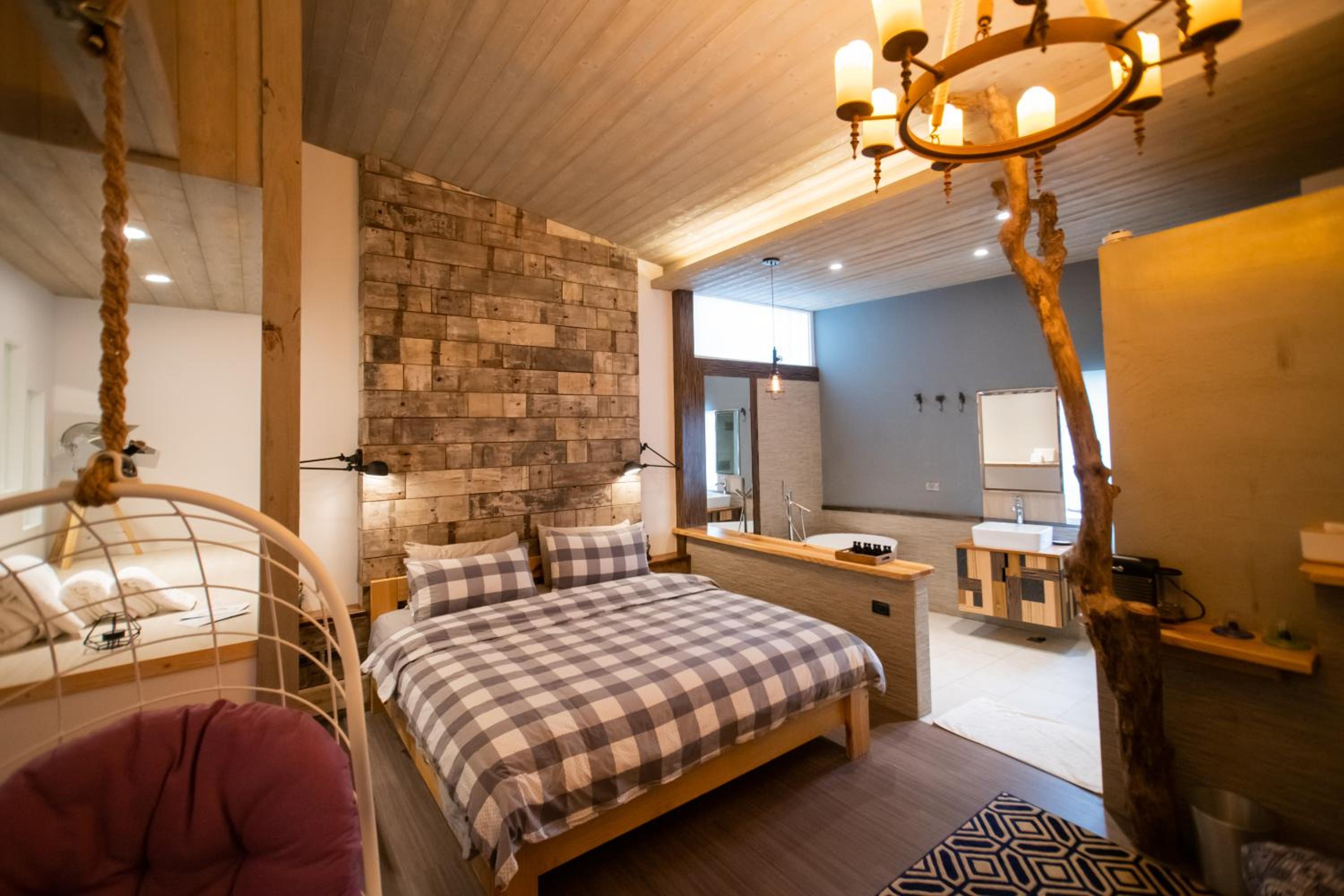 Deluxe Double Room with Bath photo 2