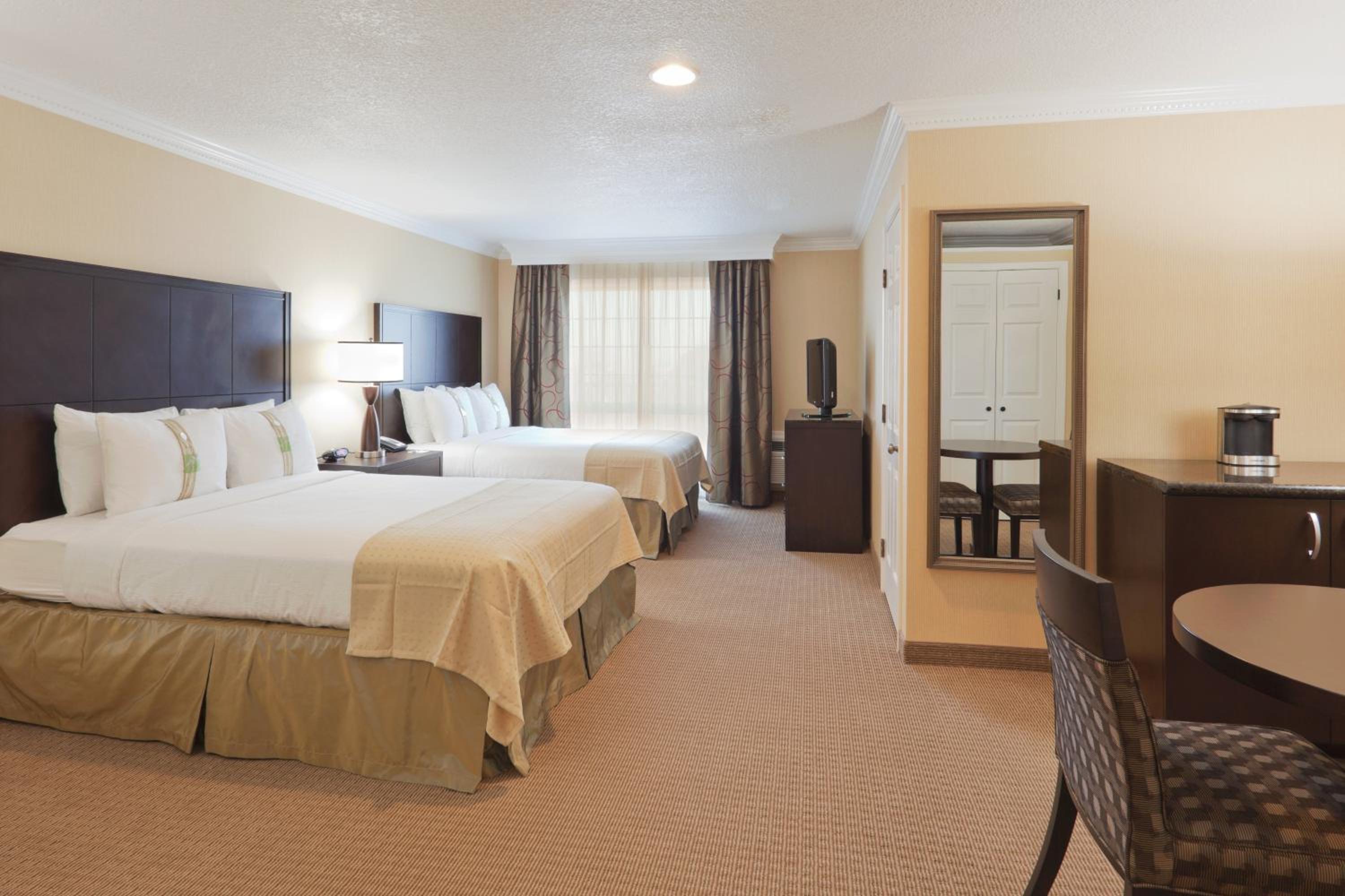 Queen Suite with Two Queen Beds and Mobility Accessible Tub - Non-Smoking - Photo 1