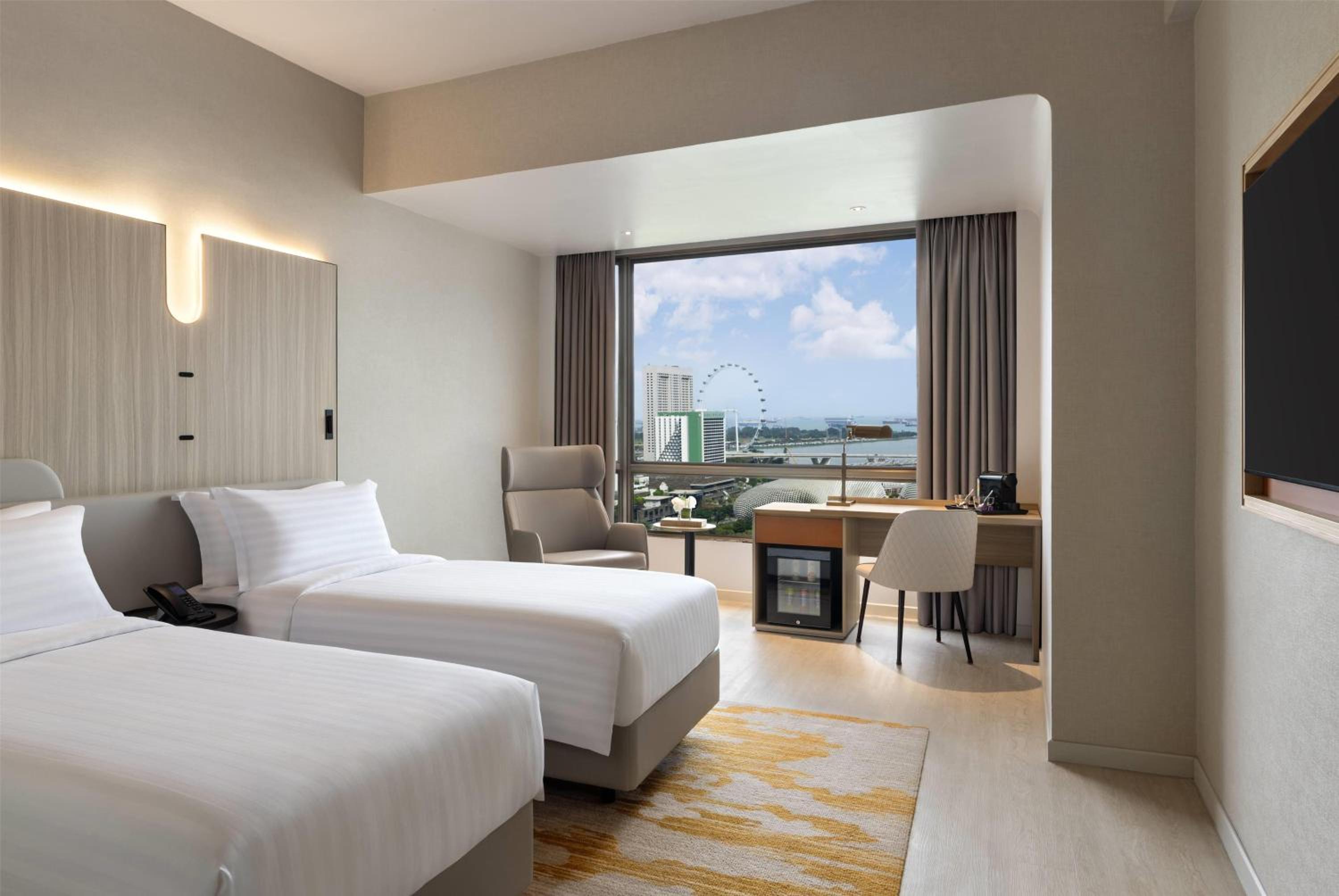 Executive Club Twin Room with Marina Bay View