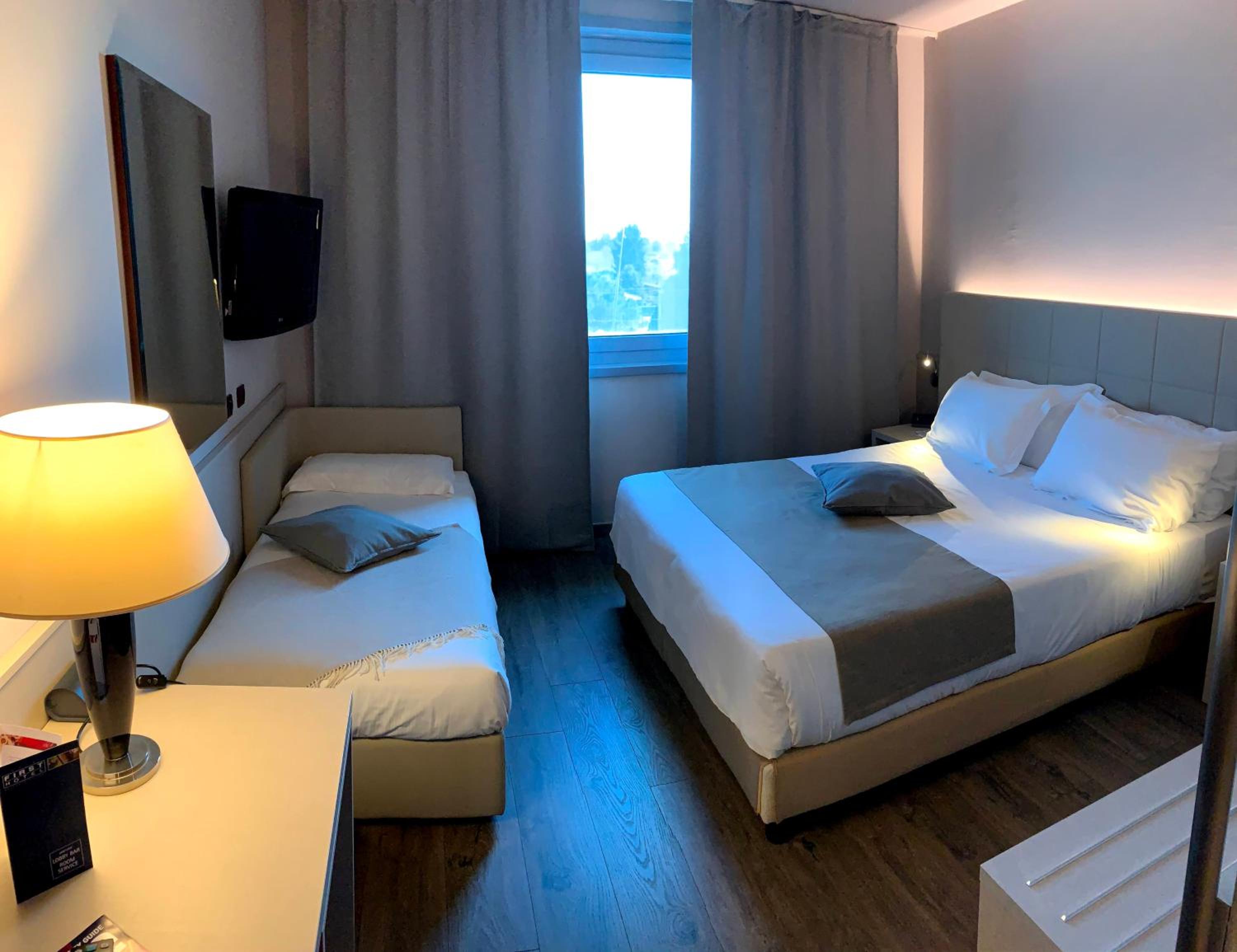 Deluxe Room - Photo 16