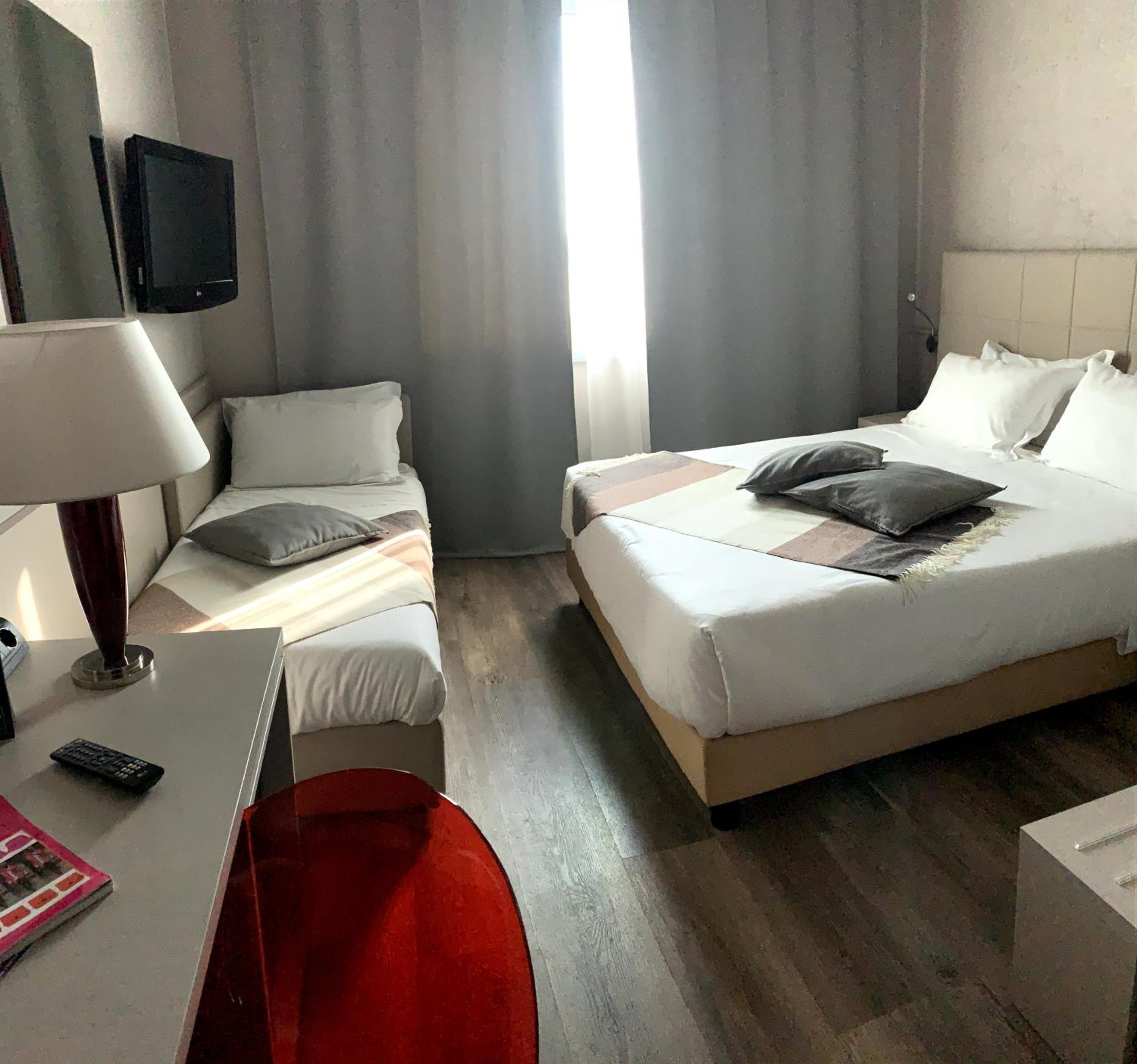 Deluxe Room - Photo 23