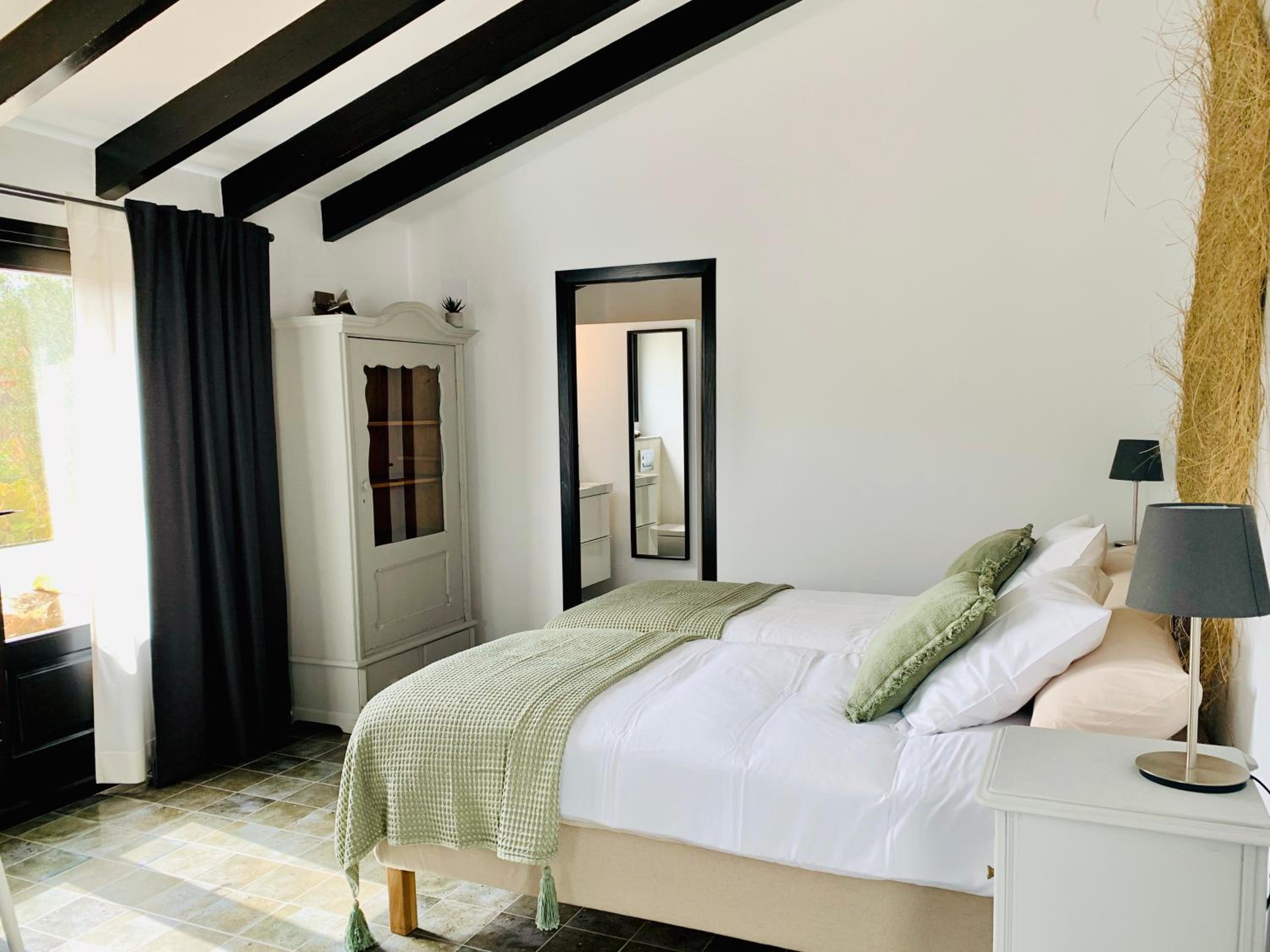 Twin Room with Private Bathroom photo 2