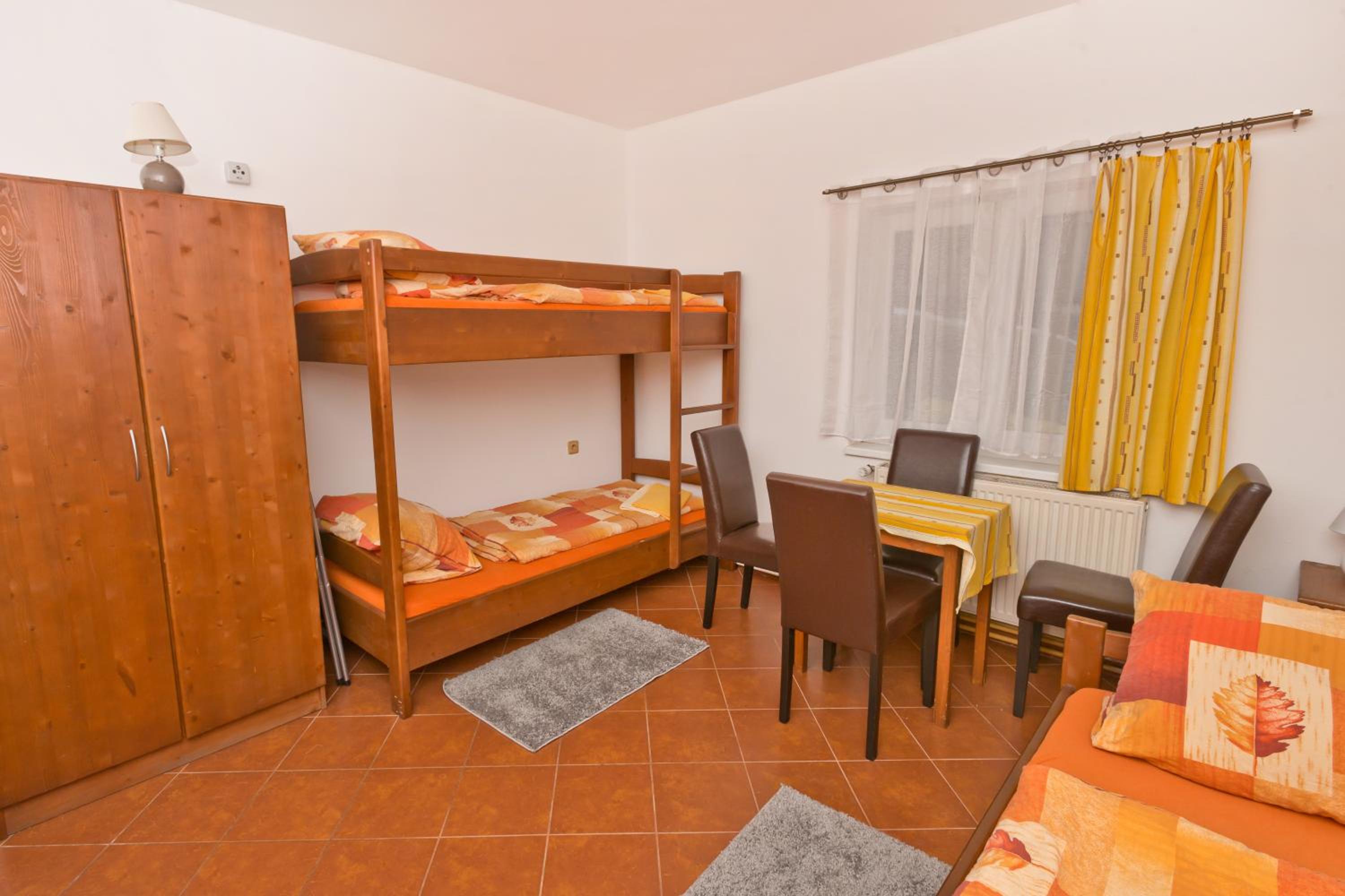 Studio Apartment - Photo 1