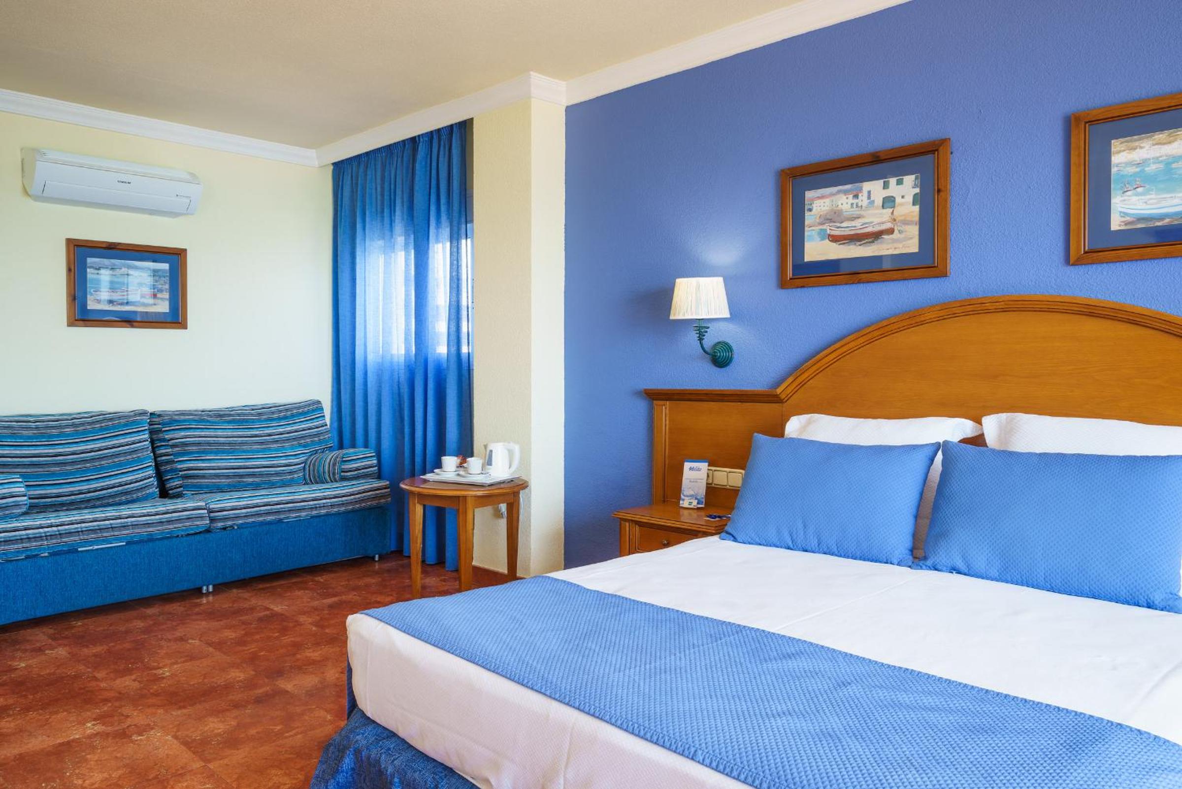 Superior Twin Room with Sea View - Photo 3