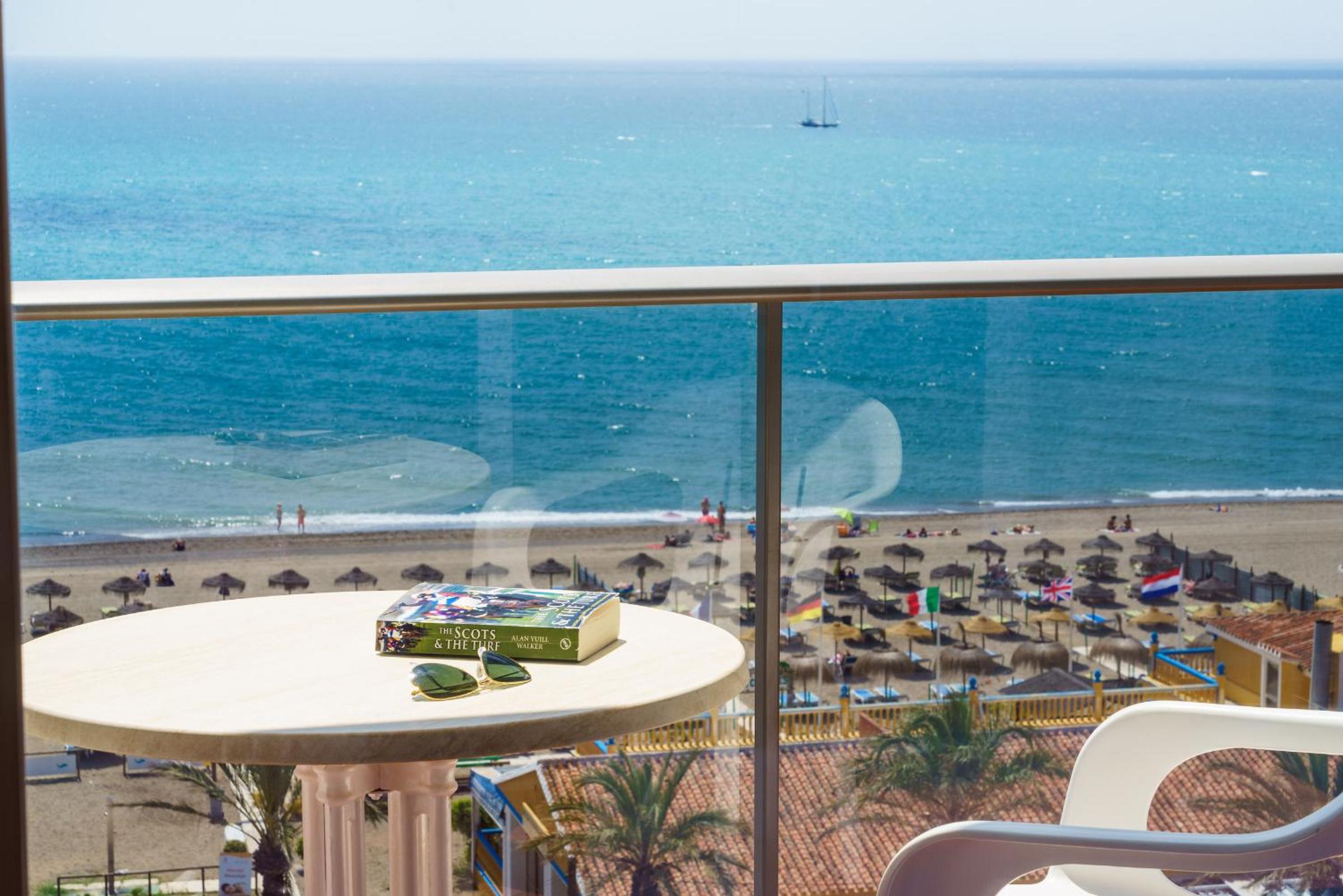 Superior Twin Room with Sea View - Photo 5