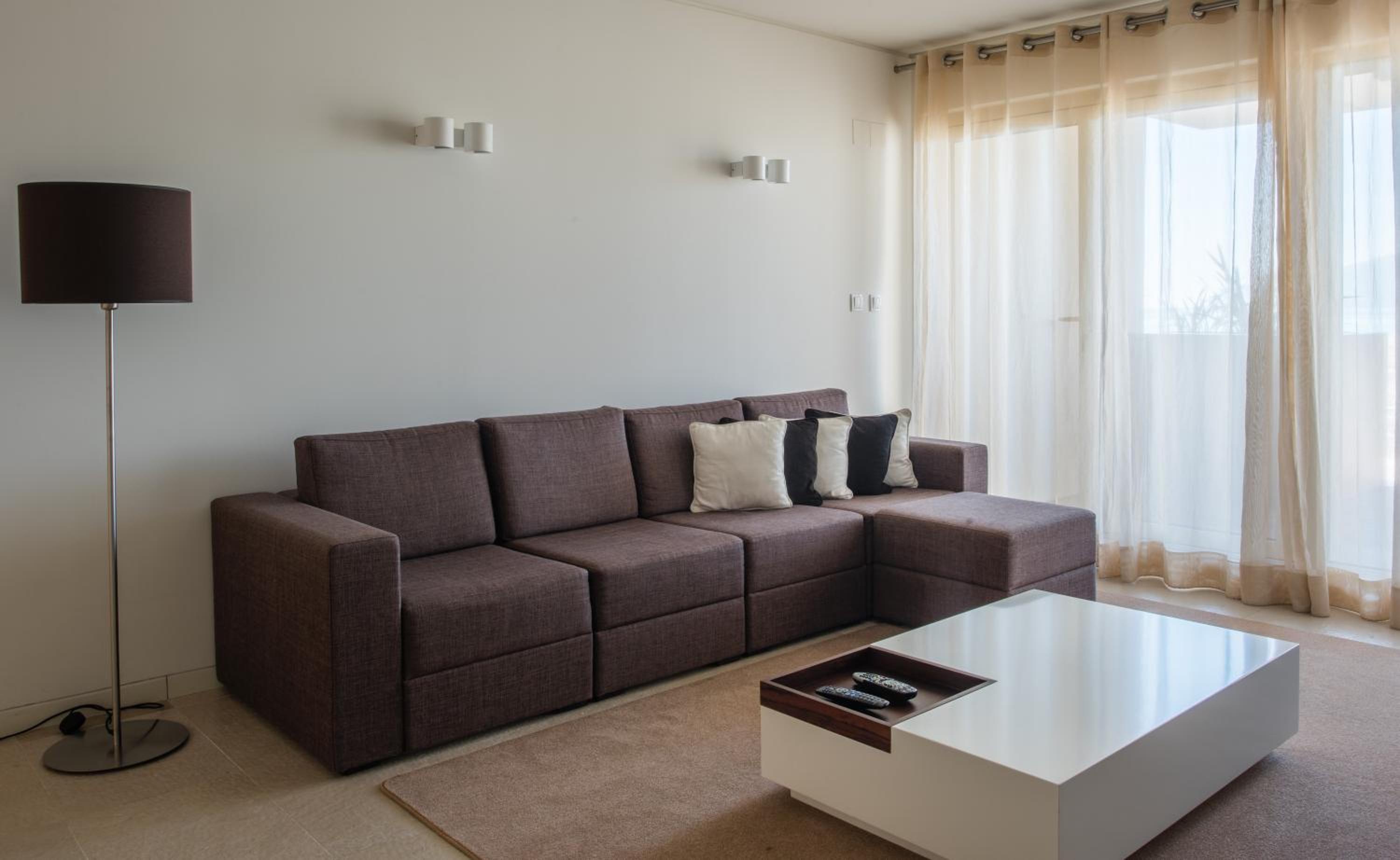 One-Bedroom Apartment photo 2
