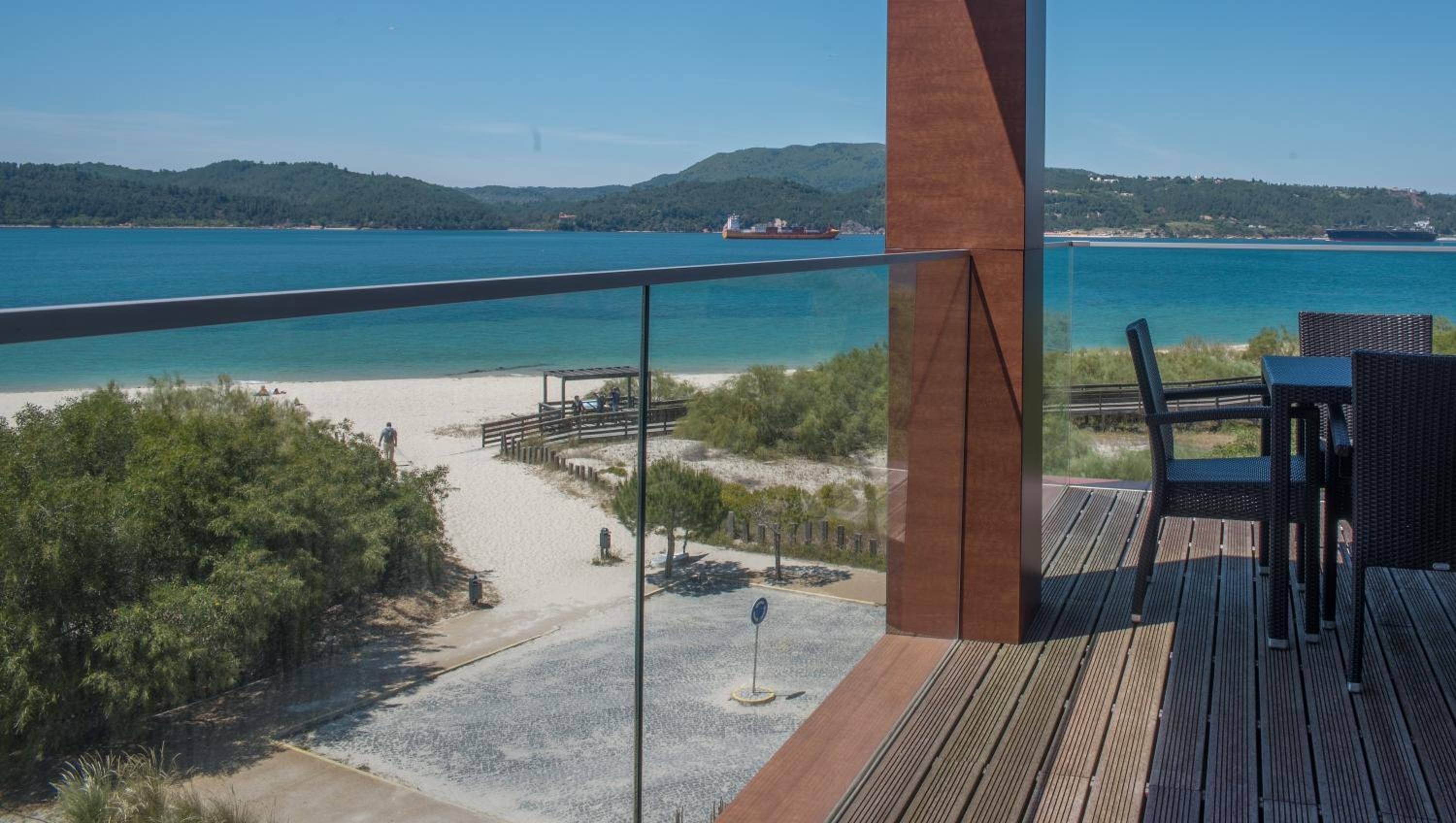 One-Bedroom Apartment with Sea View photo 2