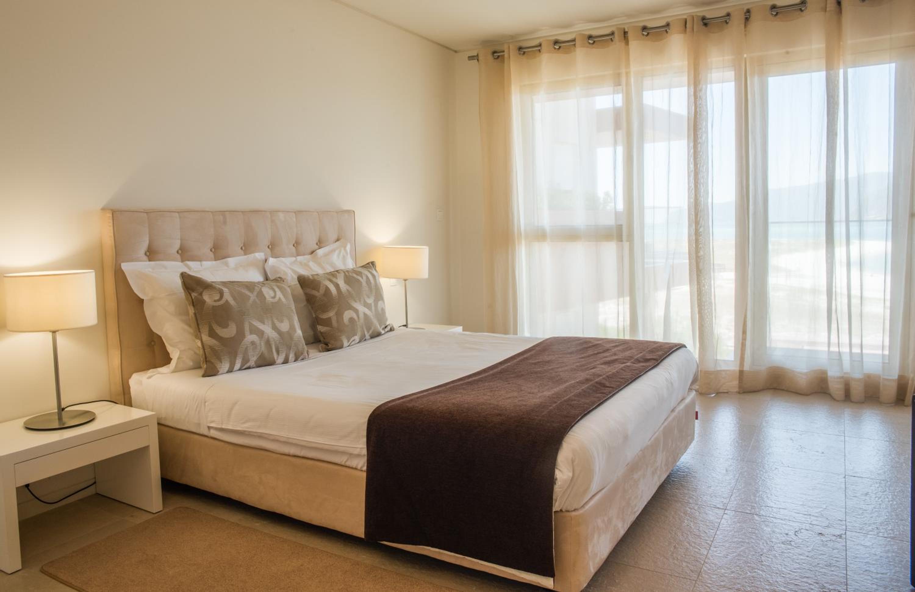 Apartamento de dois quartos com vista para o mar