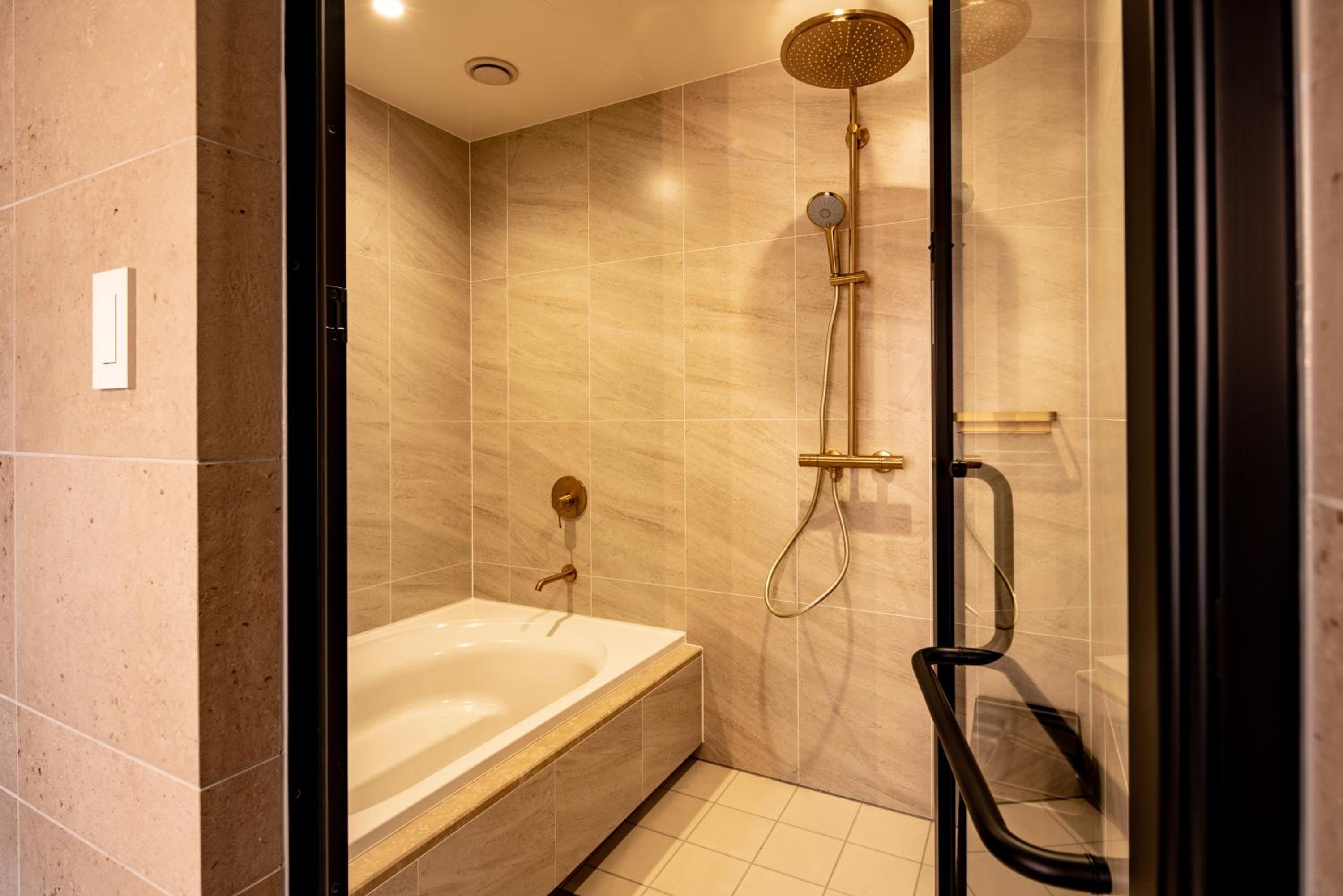 Executive Twin Room with Club Lounge Access (Episode 6) - Non-Smoking thumbnail 5
