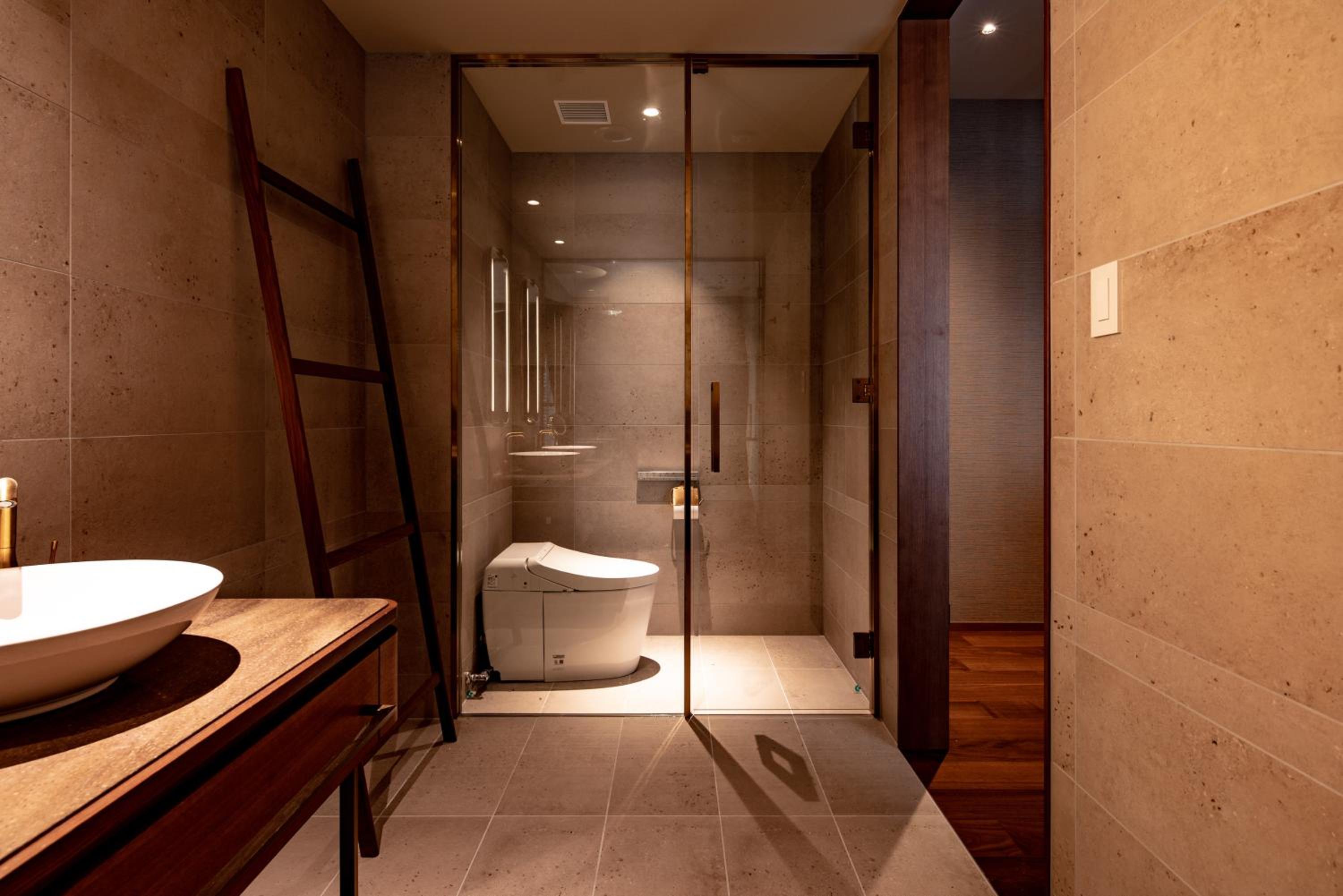 Premium Twin Room with Club Lounge Access (Episode 5) - Non-Smoking thumbnail 6