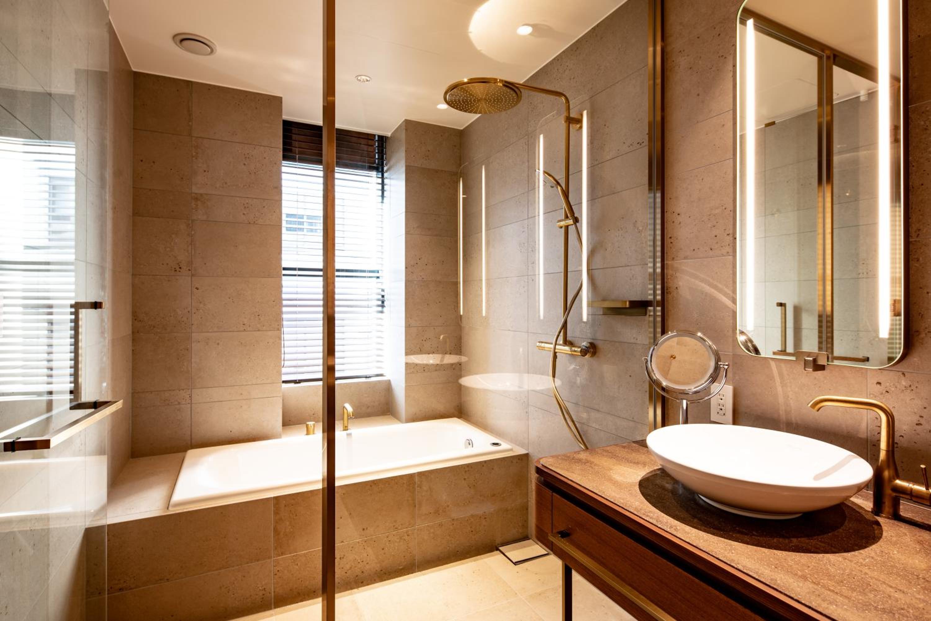 Premium Twin Room with Club Lounge Access (Episode 5) - Non-Smoking thumbnail 5
