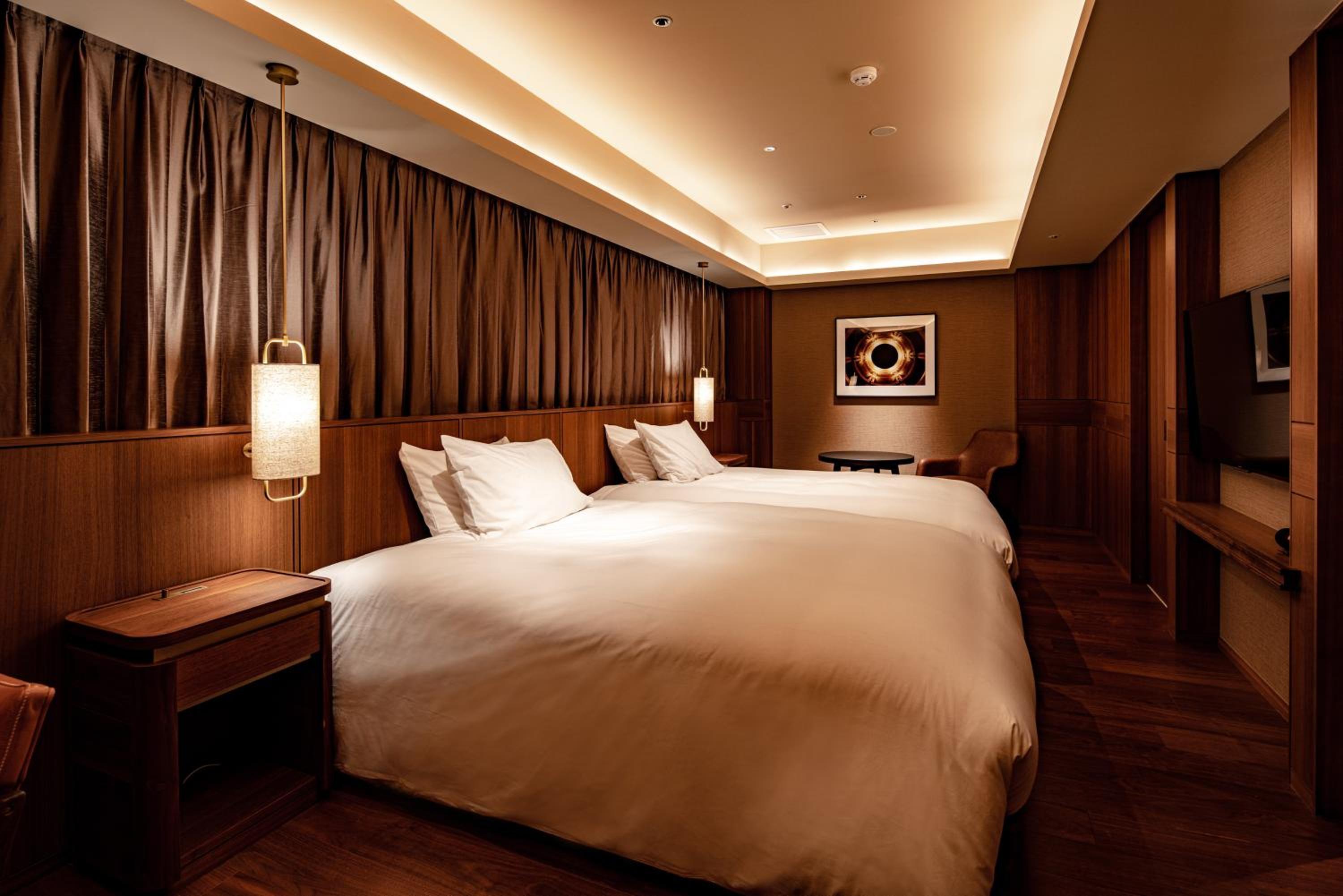 Twin Suite with Club Lounge Access (Story) - Non-Smoking