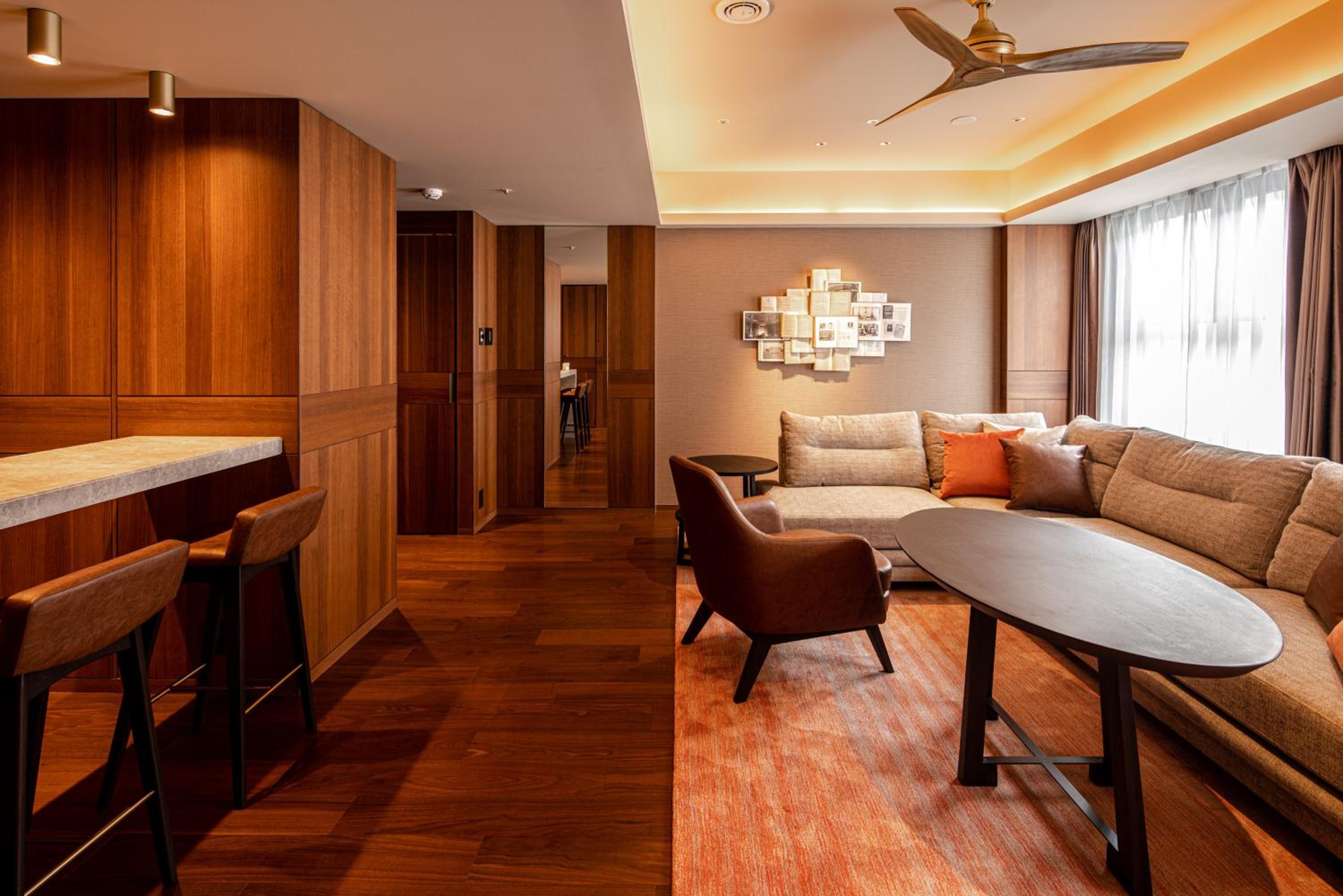 Twin Suite with Club Lounge Access (Story) - Non-Smoking thumbnail 6