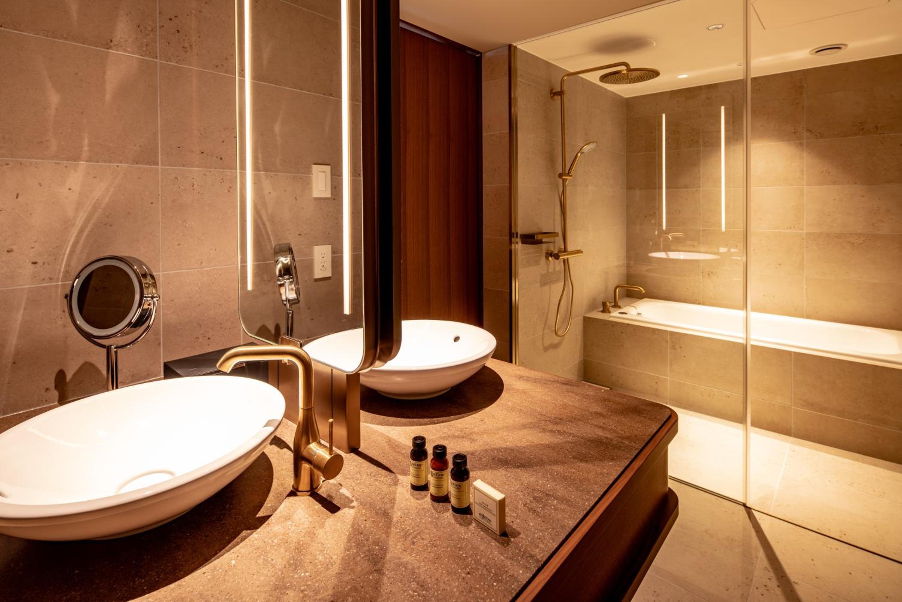 Twin Suite with Club Lounge Access (Story) - Non-Smoking
