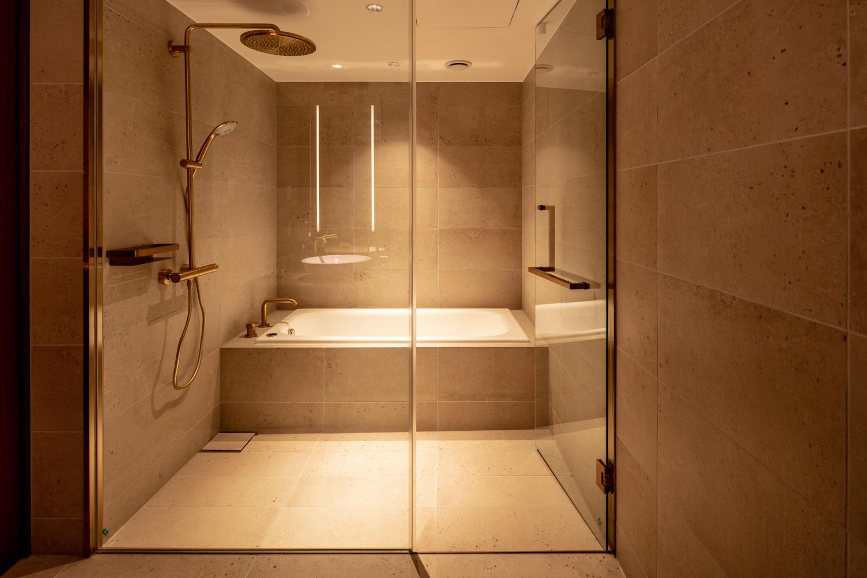 Twin Suite with Club Lounge Access (Story) - Non-Smoking