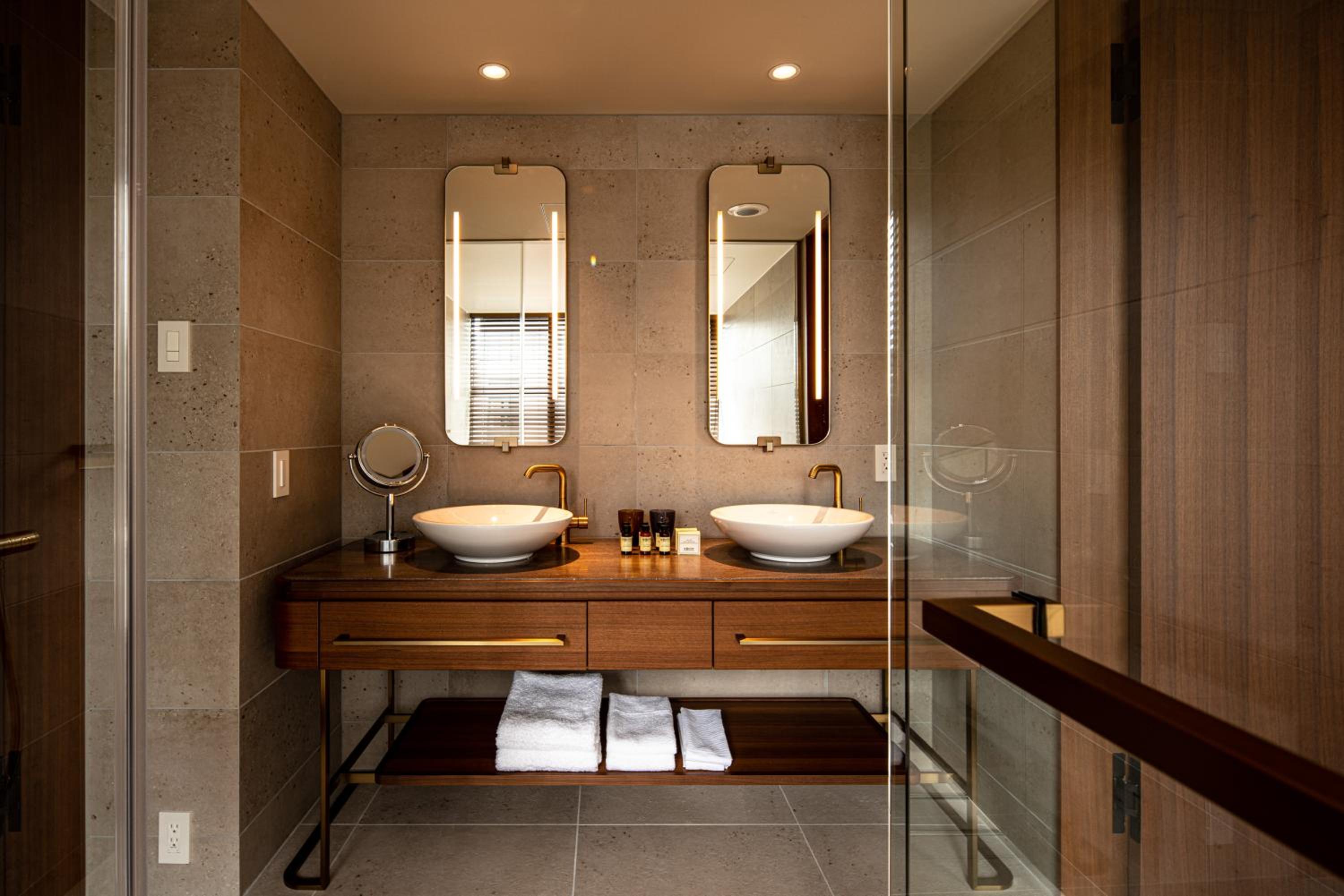 KIng Suite with Club Lounge Access (Story) - Non-Smoking