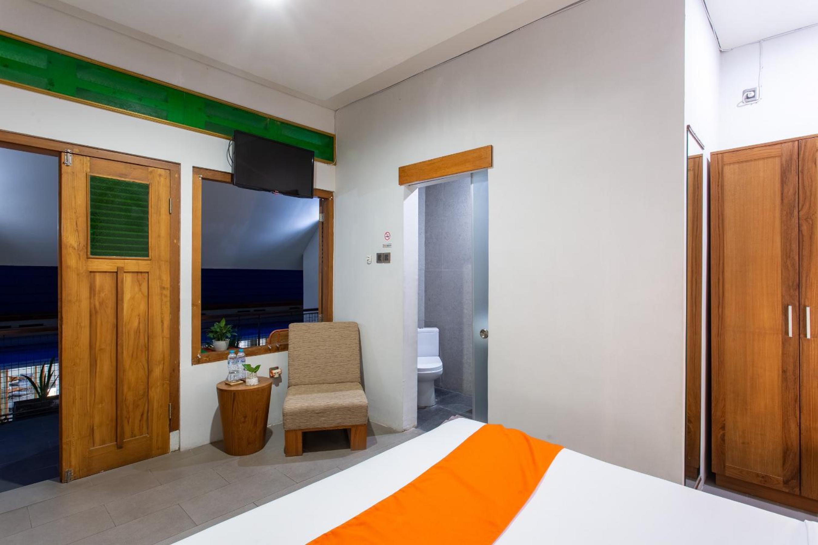 Deluxe Room with No Patio - Photo 4