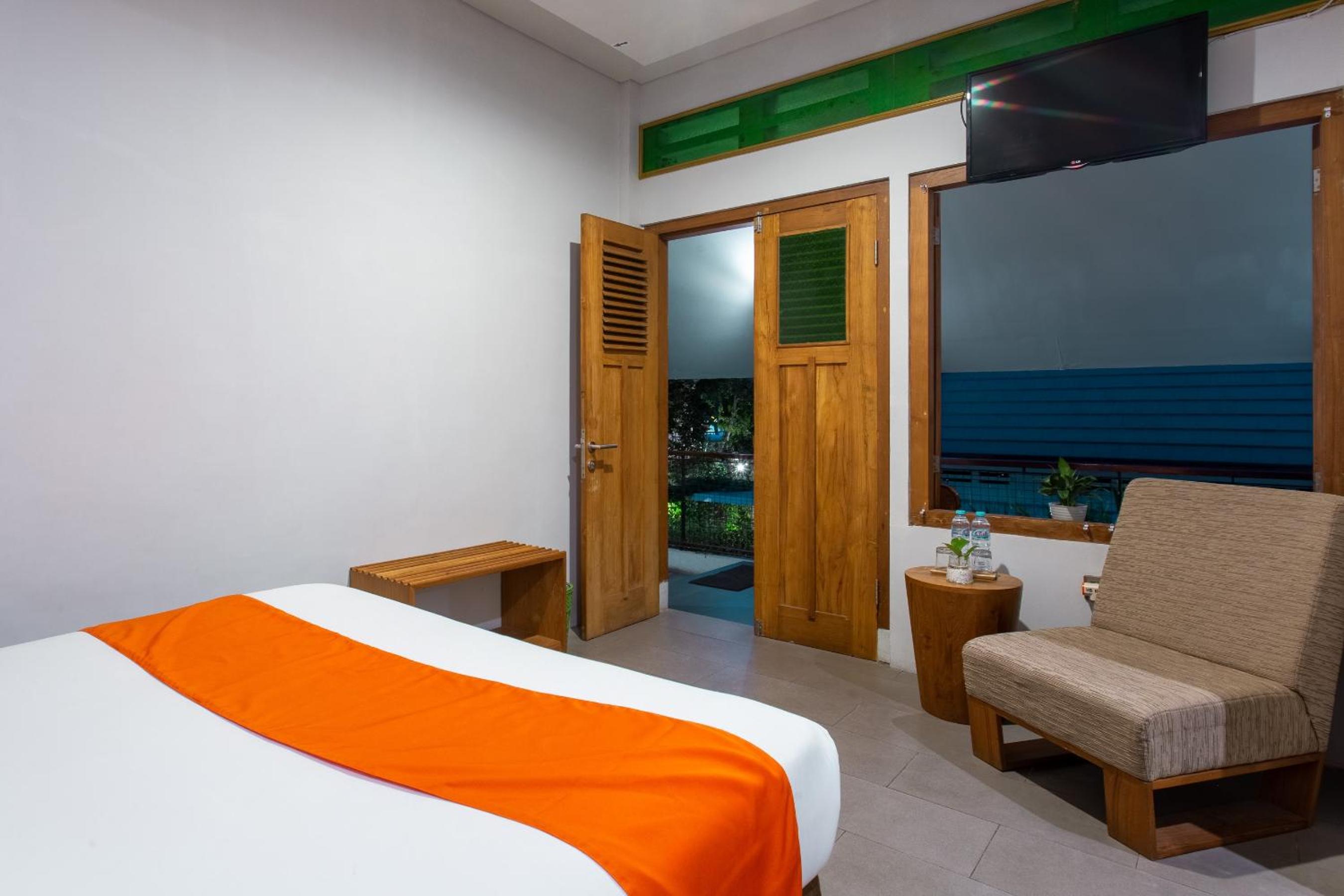 Deluxe Room with No Patio - Photo 3
