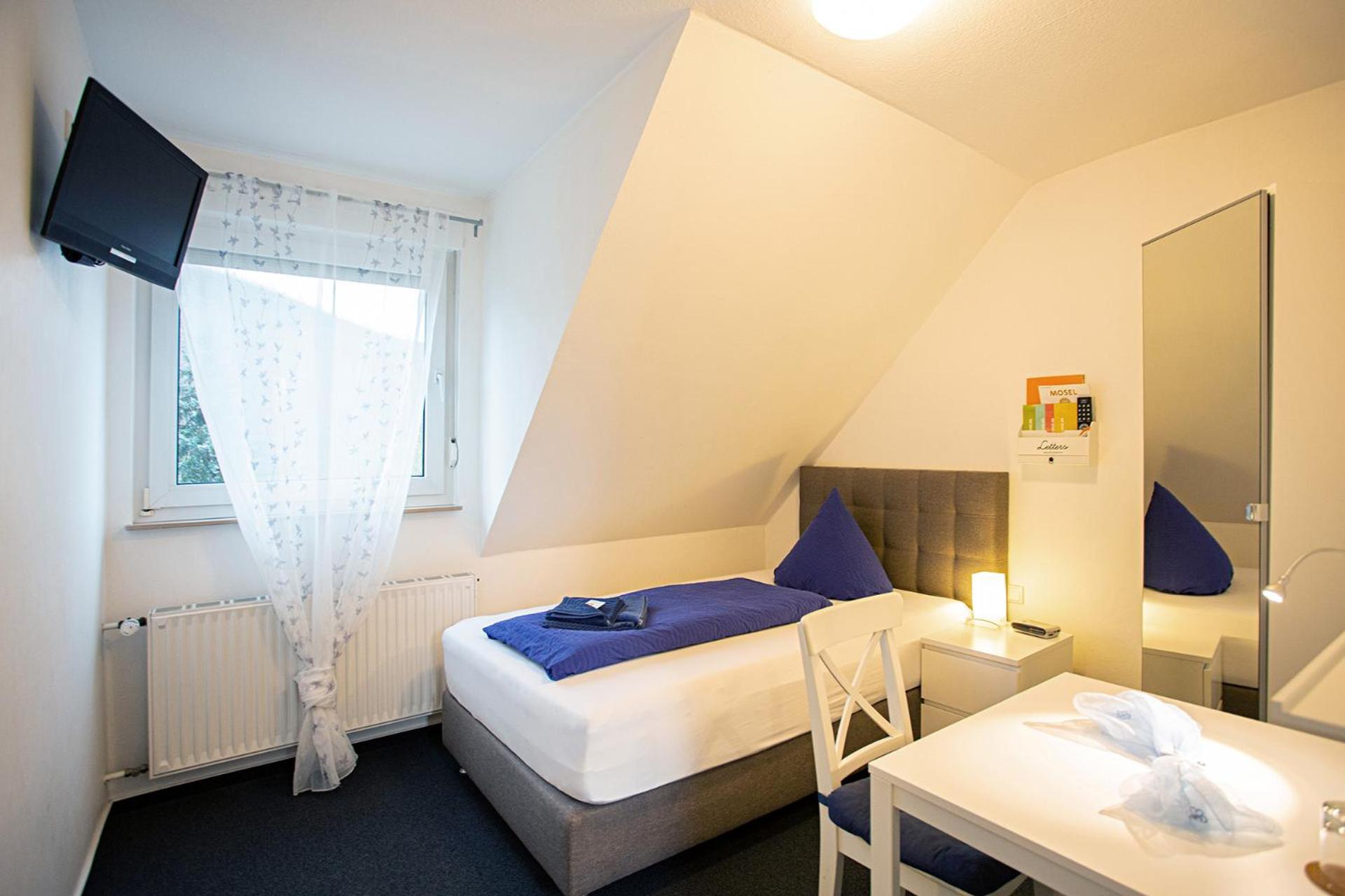 Comfort Triple Room with Shower photo 2