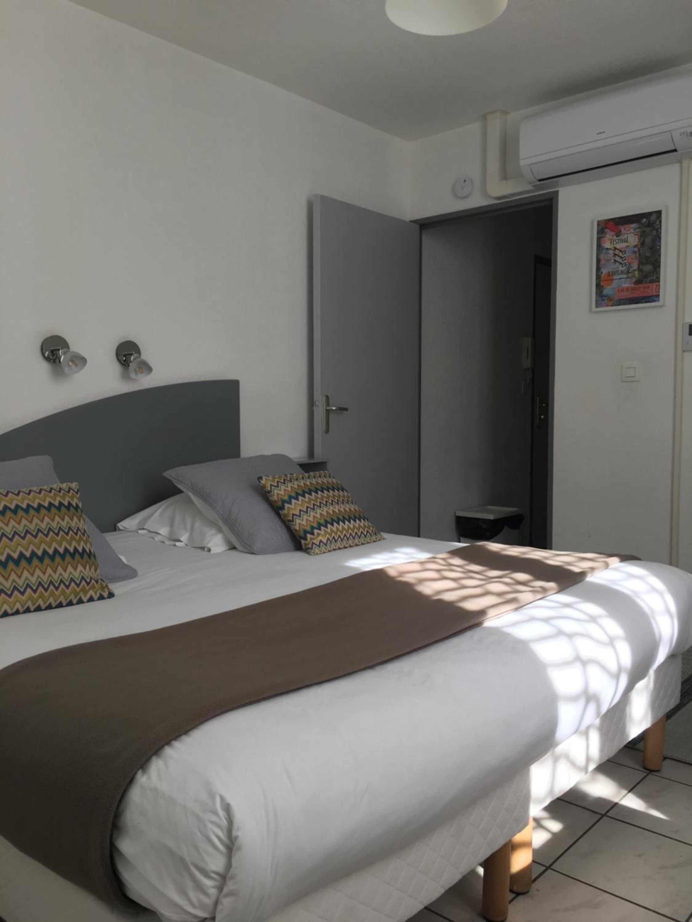 Superior Studio with Air Conditioned - Photo 7