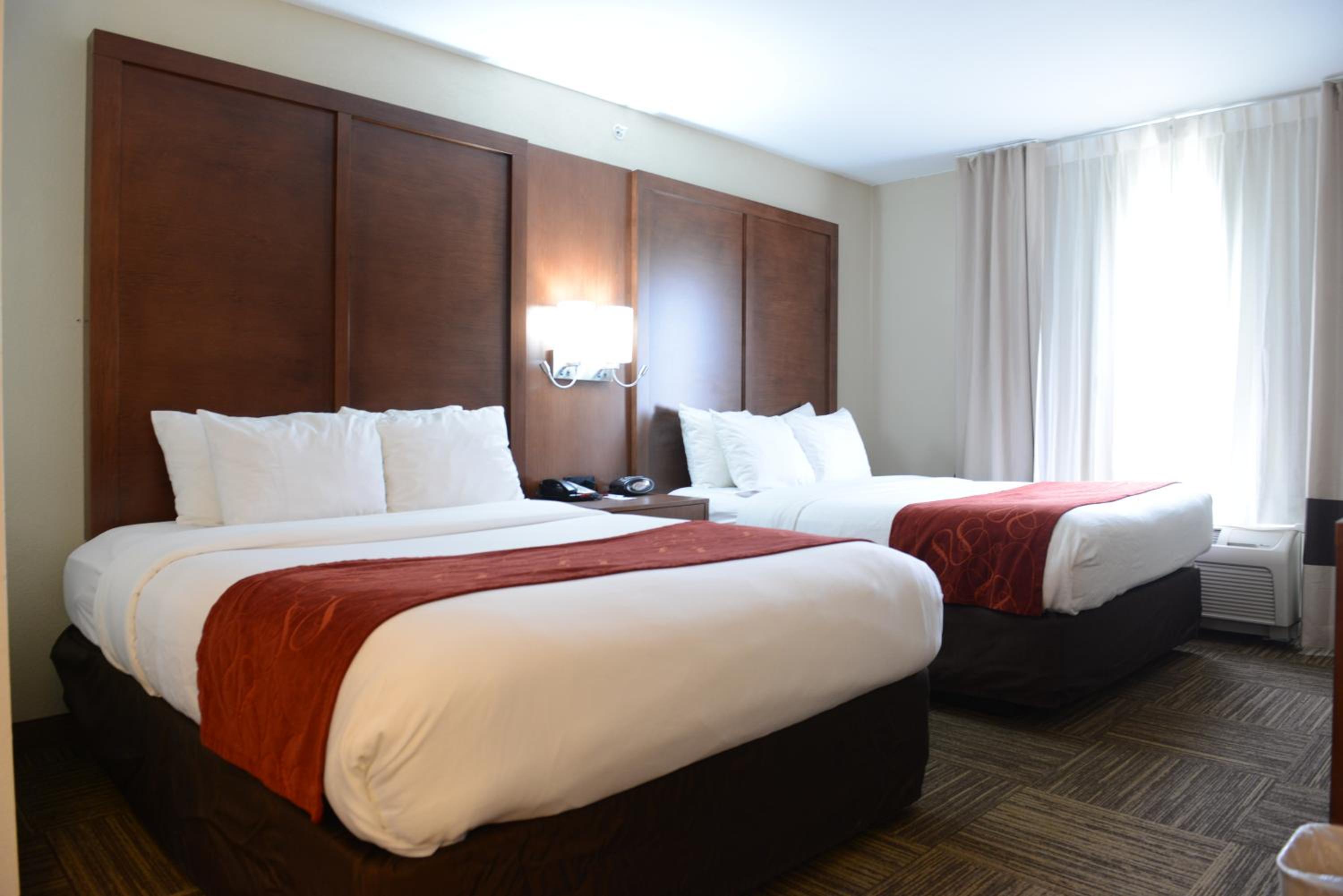 Superior Queen Suite with Two Queen Beds - Non-Smoking - Photo 3