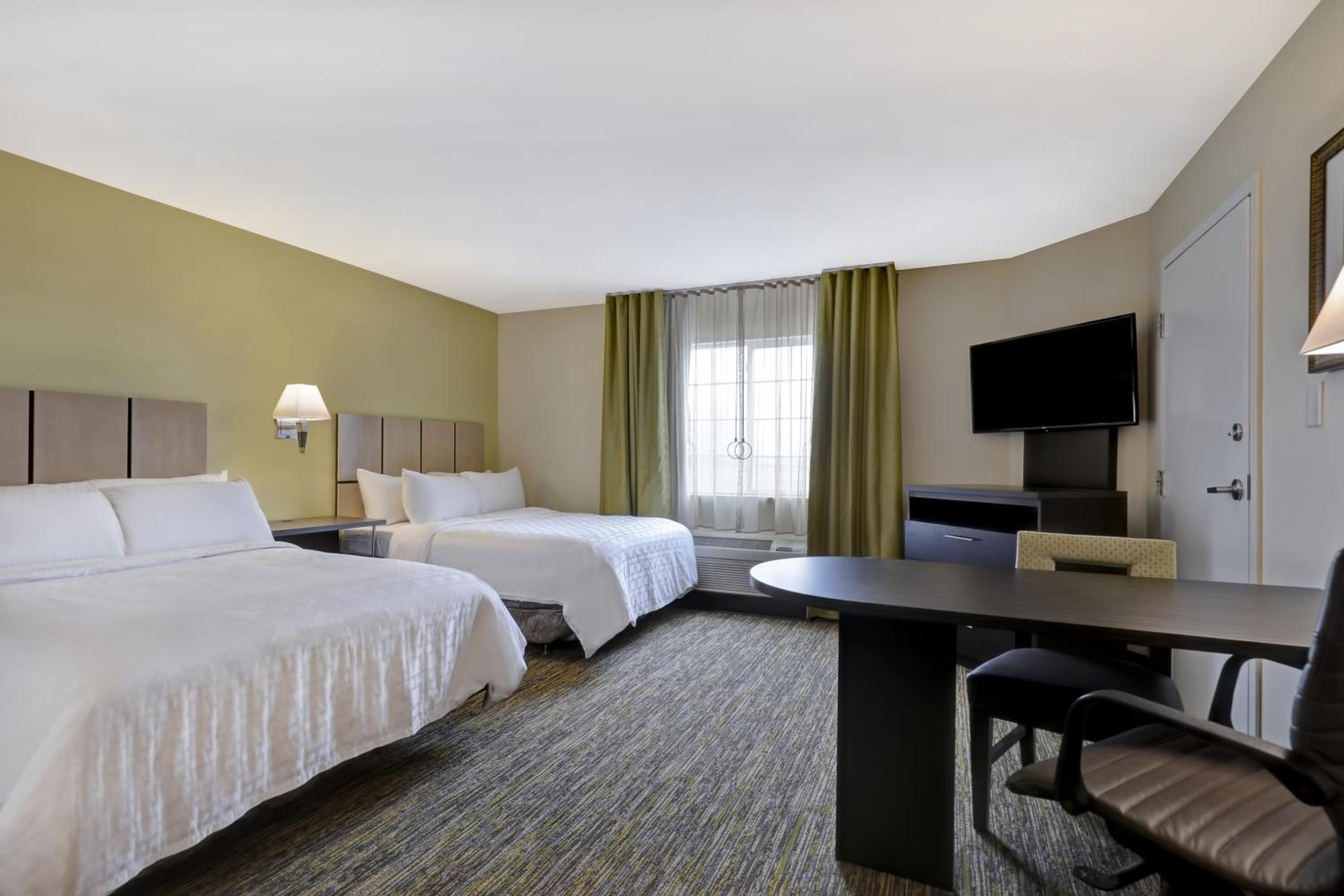 Studio Suite with Two Double Beds - Photo 4