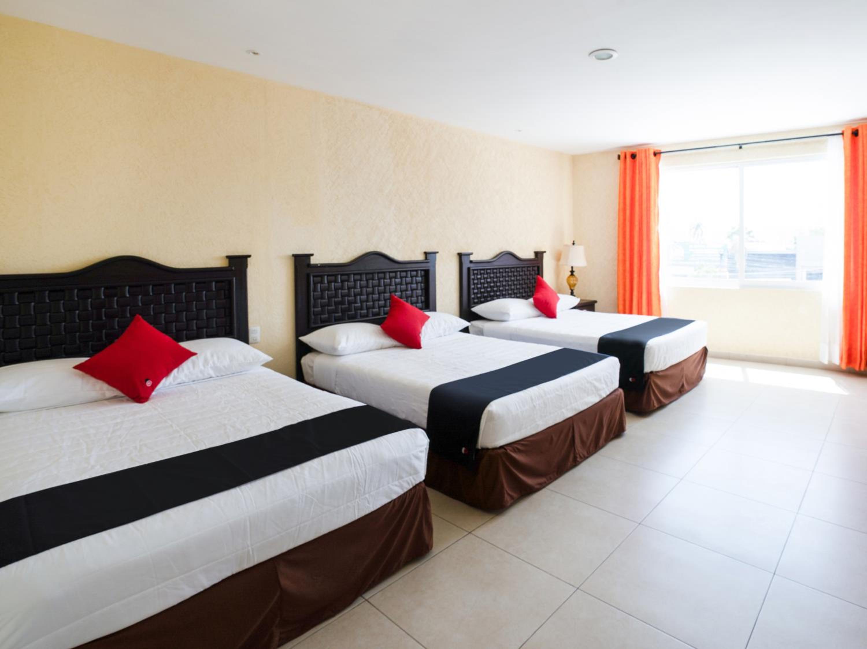 Standard Three beds - Photo 1