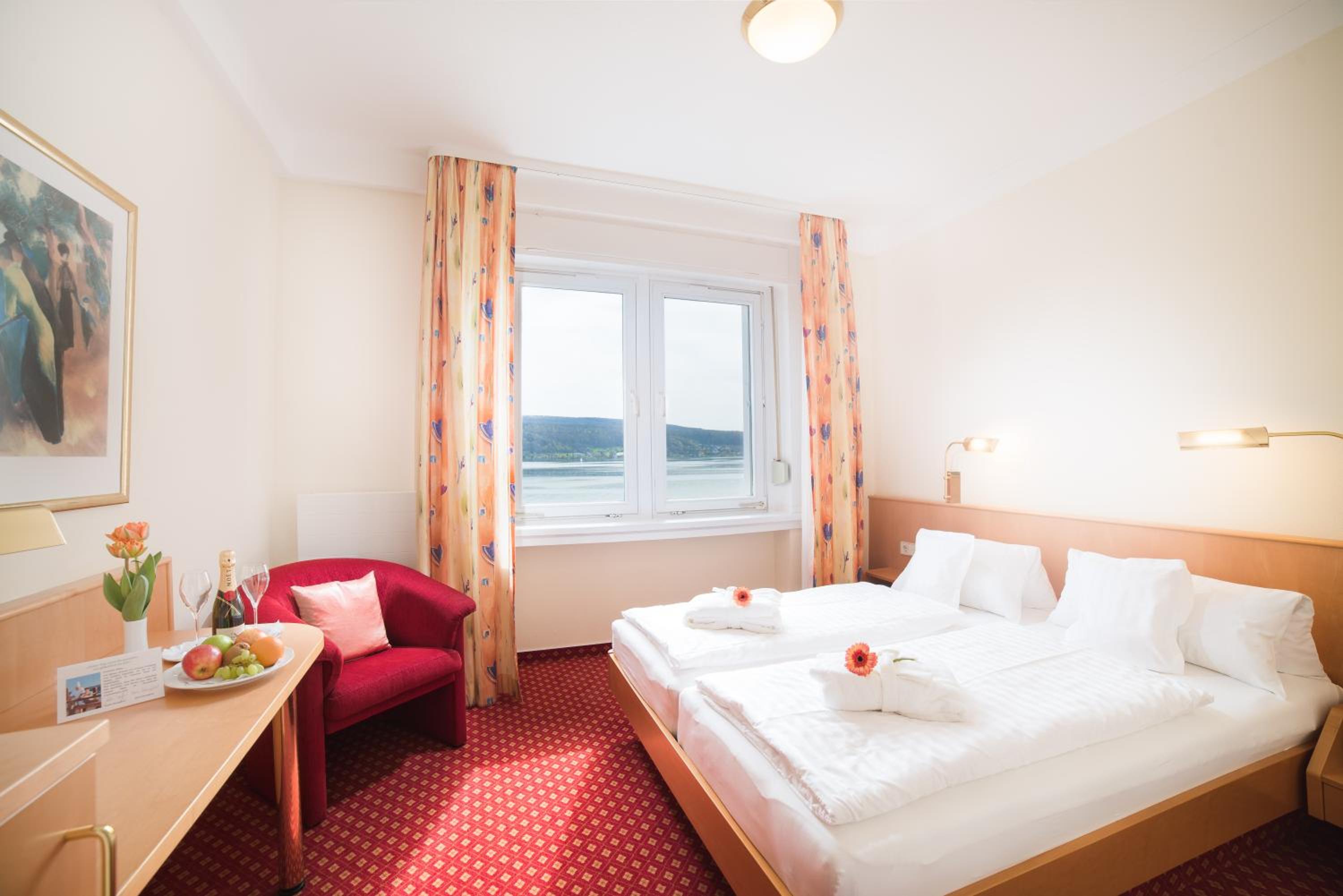 Double Room with Lake View photo 1