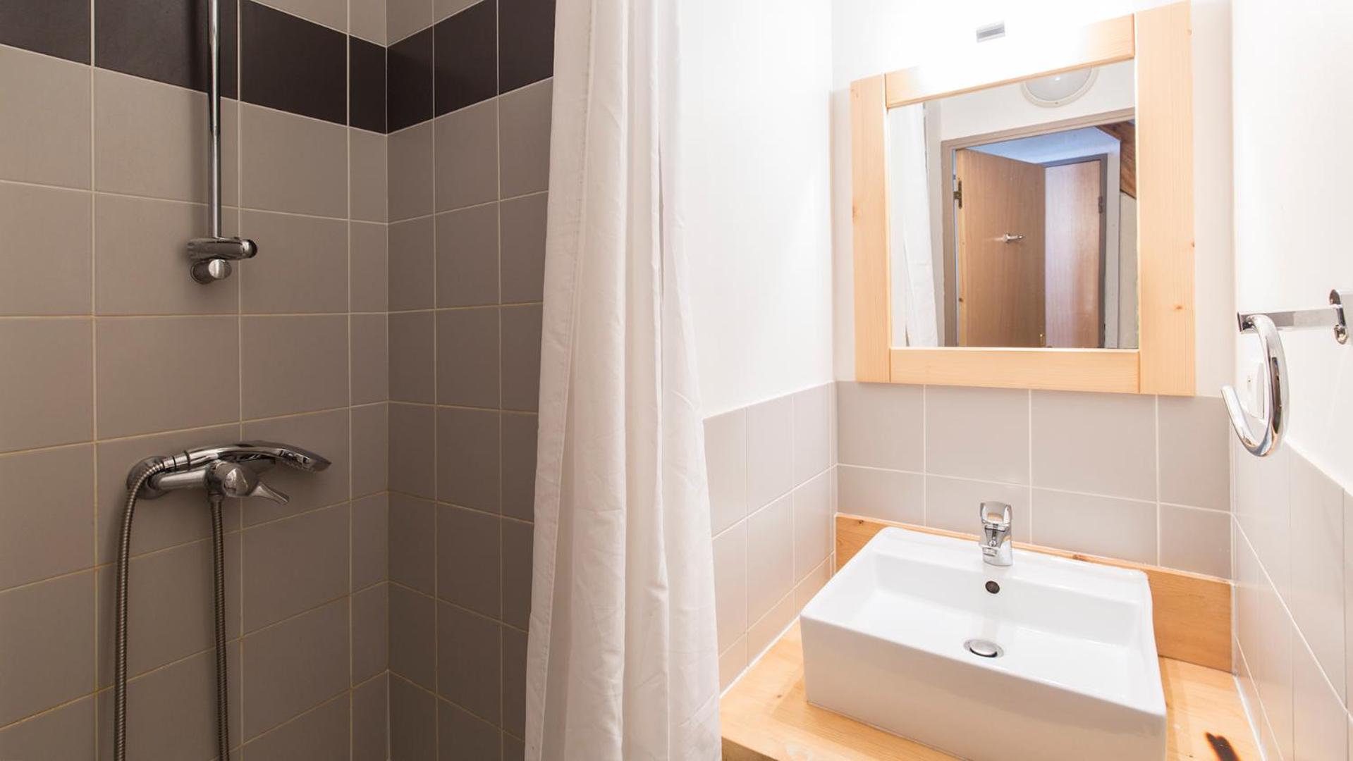 One-Bedroom Apartment - Photo 4
