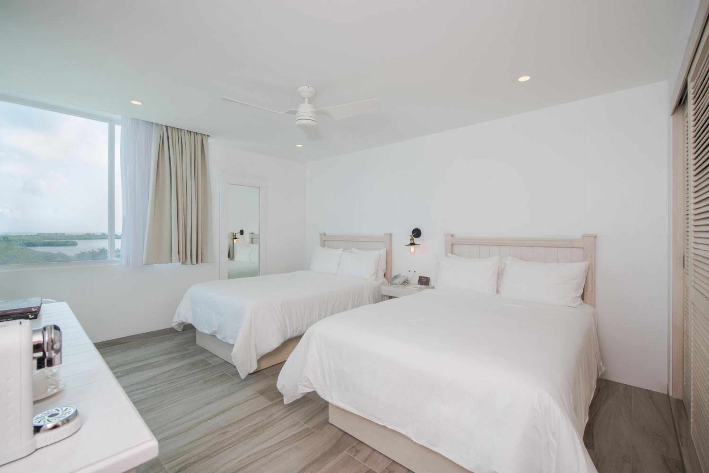 Standard Double Room thumbnail 5