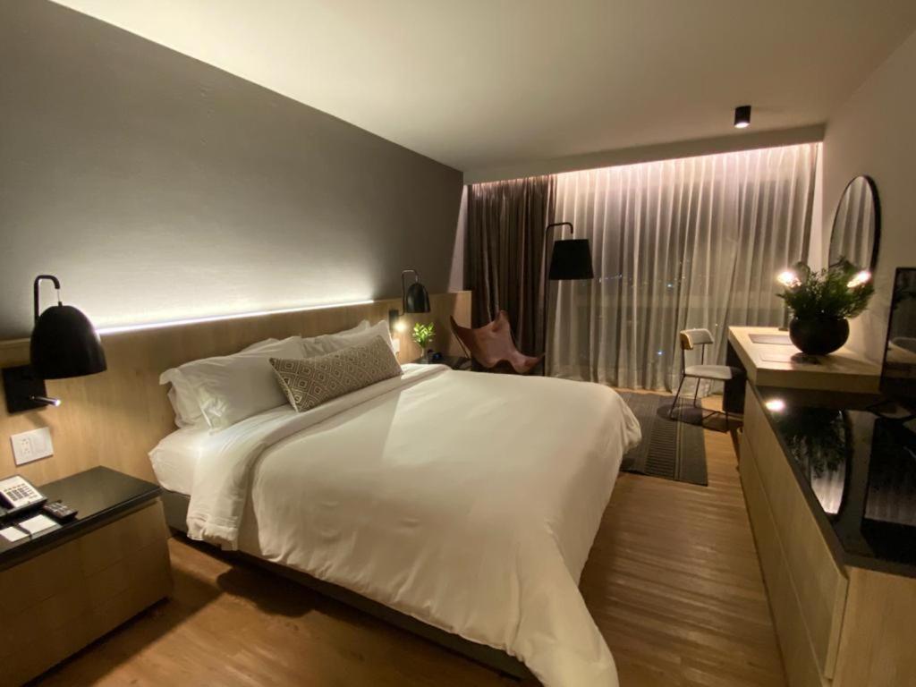 Superior King Room - Photo 3