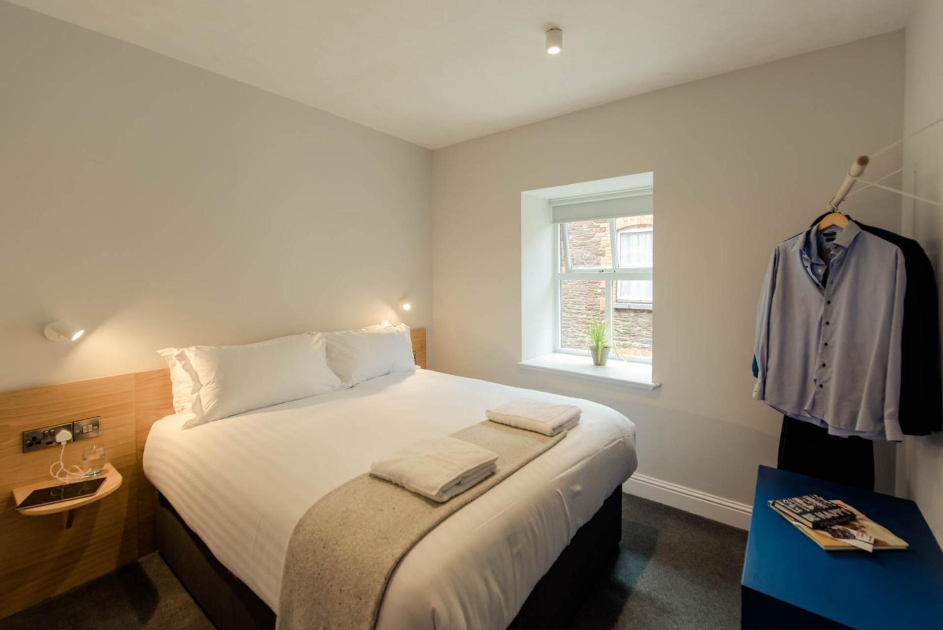 Deluxe Two-Bedroom Apartment with Stair Access Only