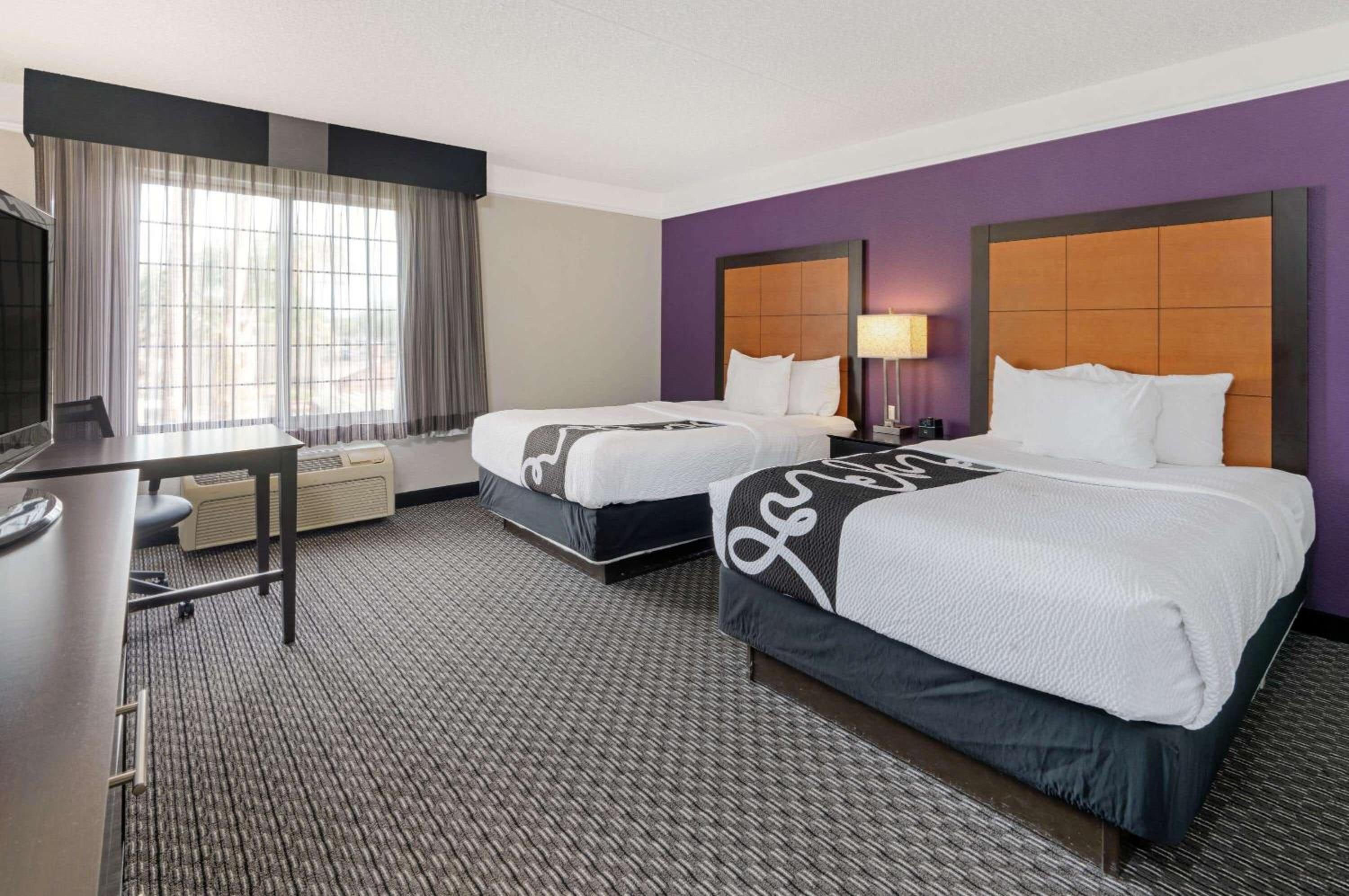 Deluxe Double Room with Two Double Beds - Photo 2