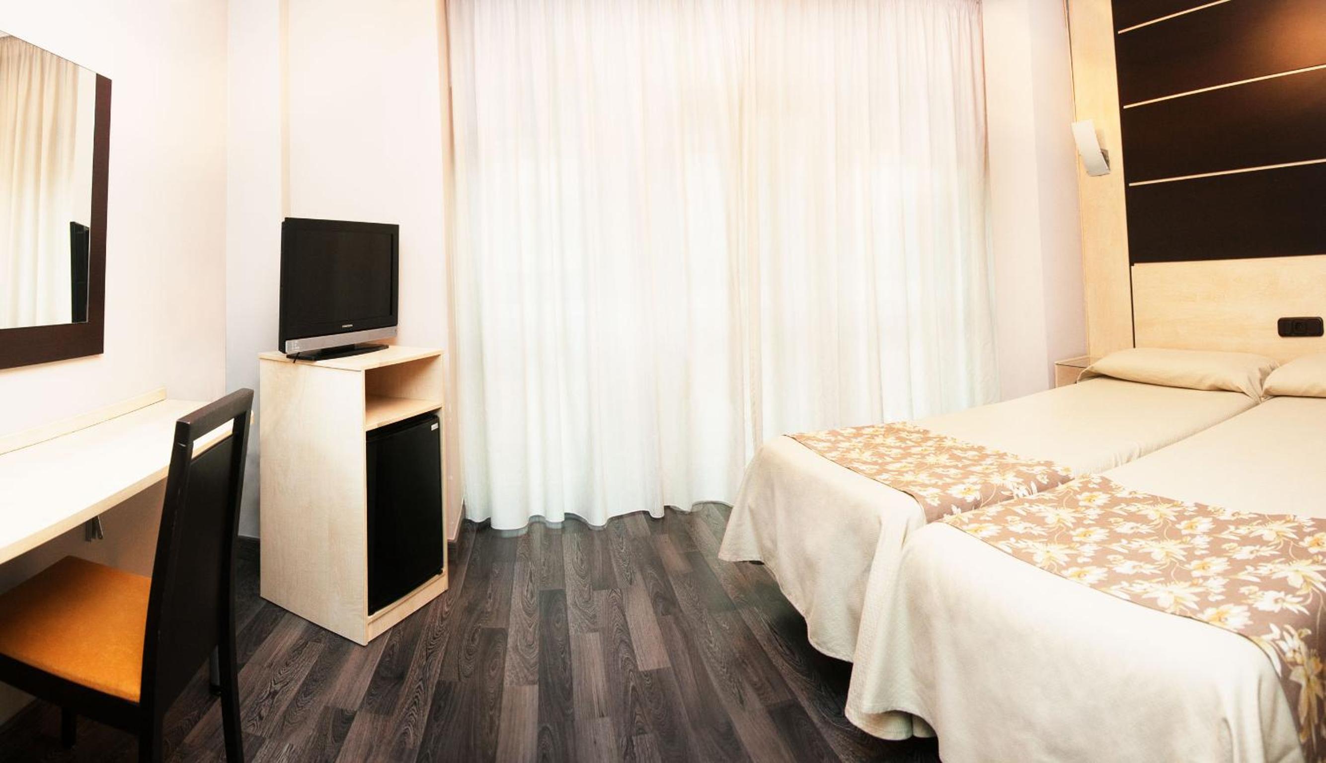 Double or Twin Room - Photo 2