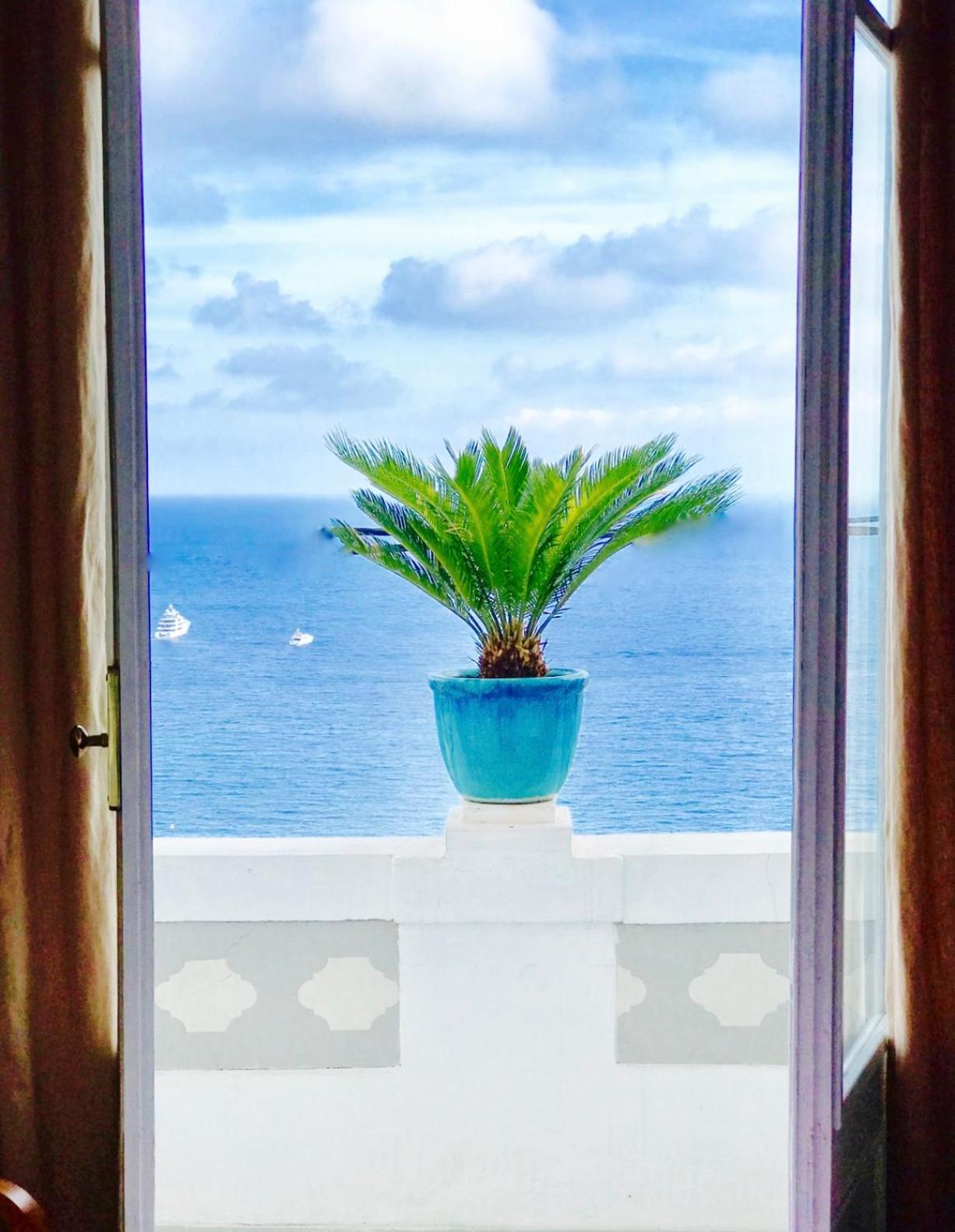 Deluxe Suite with Sea View photo 3