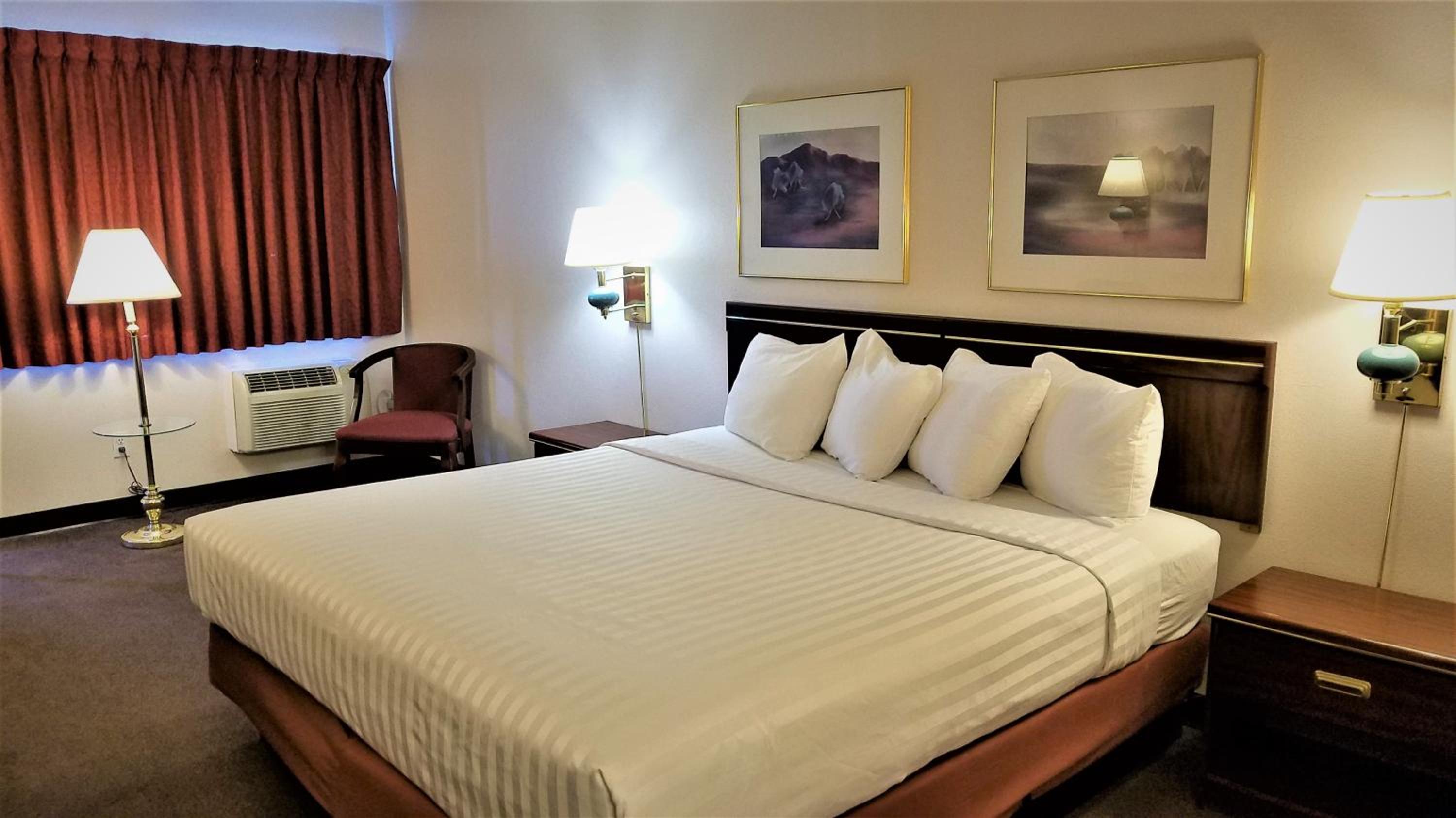 King Room - Non-Smoking photo 2